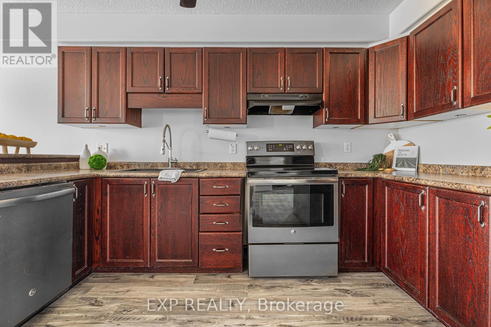 Property at 181 SOPHIA CRESCENT image 3