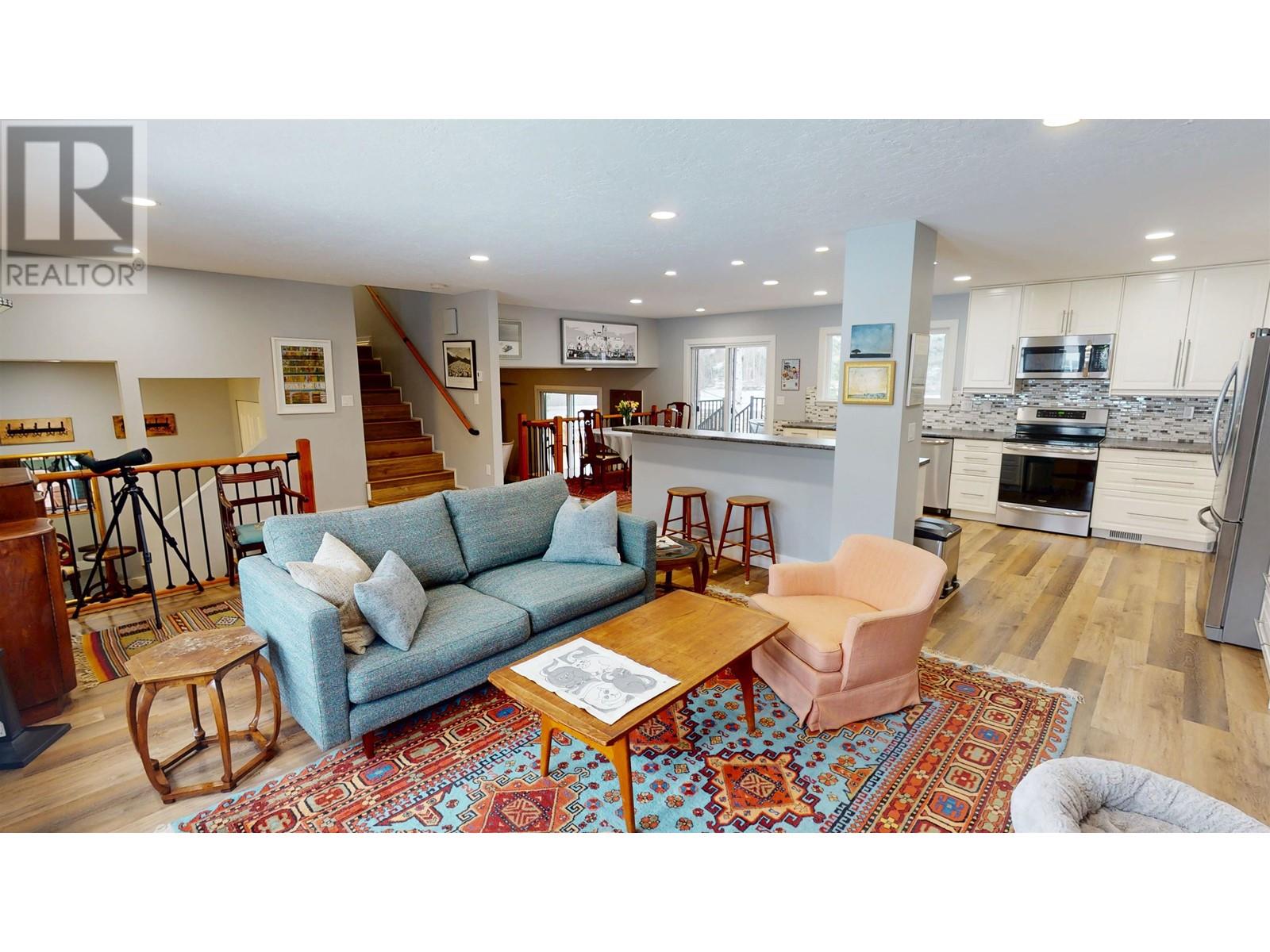 Property at 872 FUNN STREET image 2