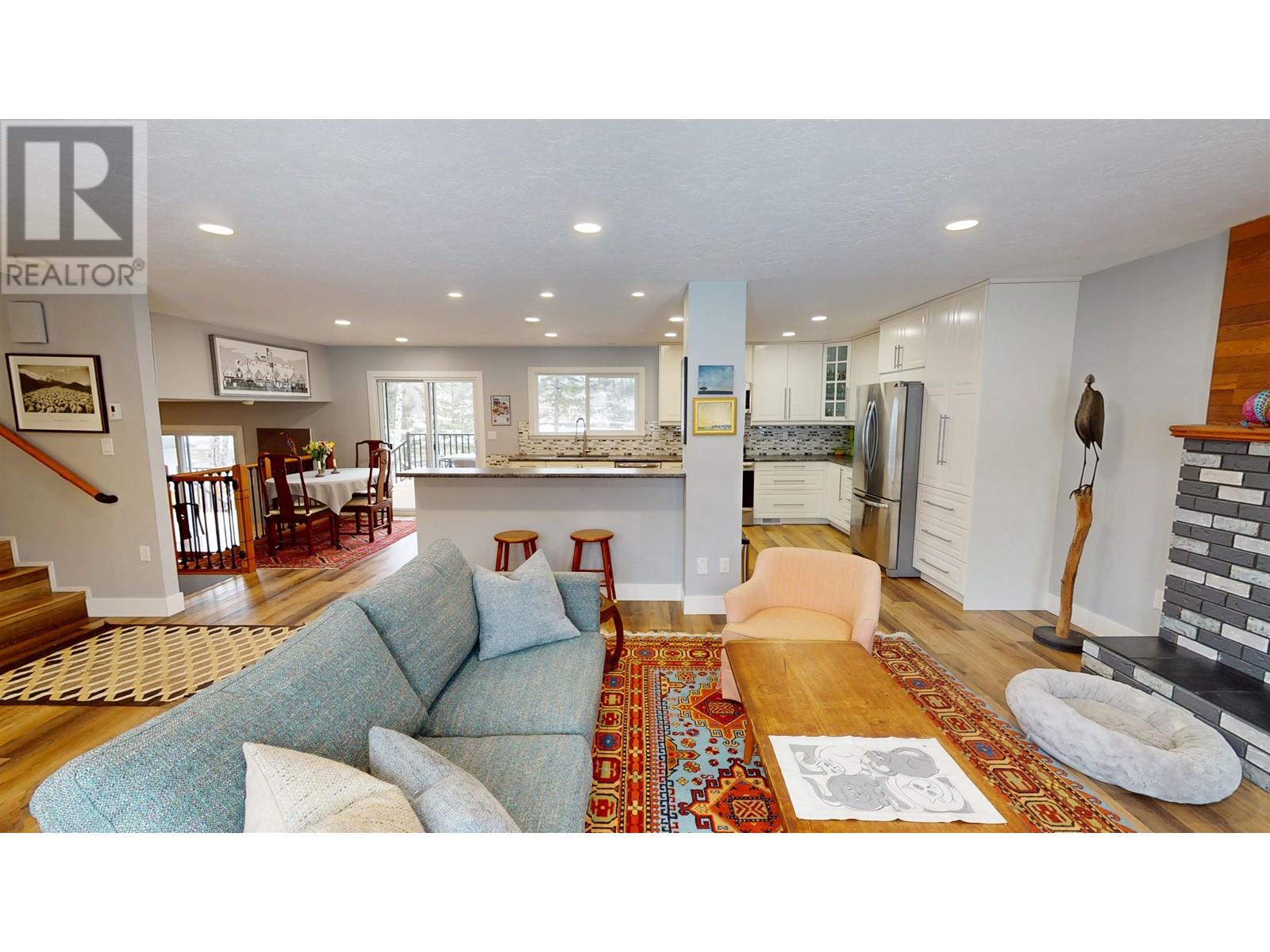 Property at 872 FUNN STREET image 3
