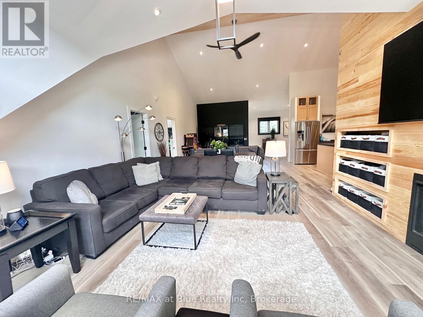 Loft - 796363 Grey 19 Road, Blue Mountains, Ontario  L9Y 0M6 - Photo 17 - X12116977