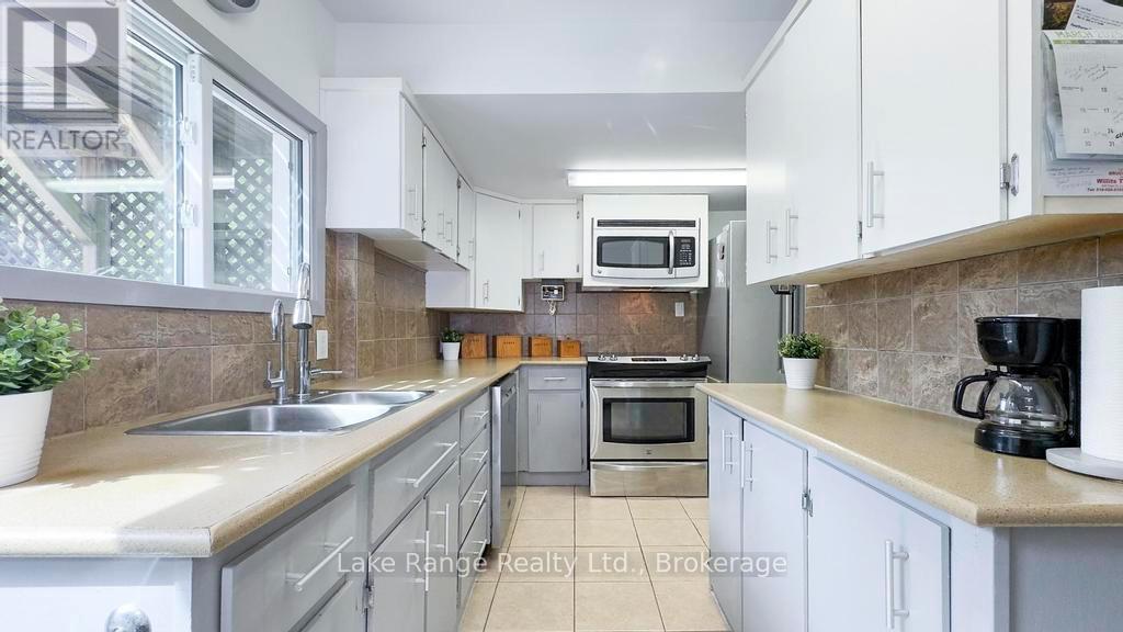 804 Meadow Place, Huron-Kinloss, Ontario  N2Z 2X3 - Photo 7 - X12117021