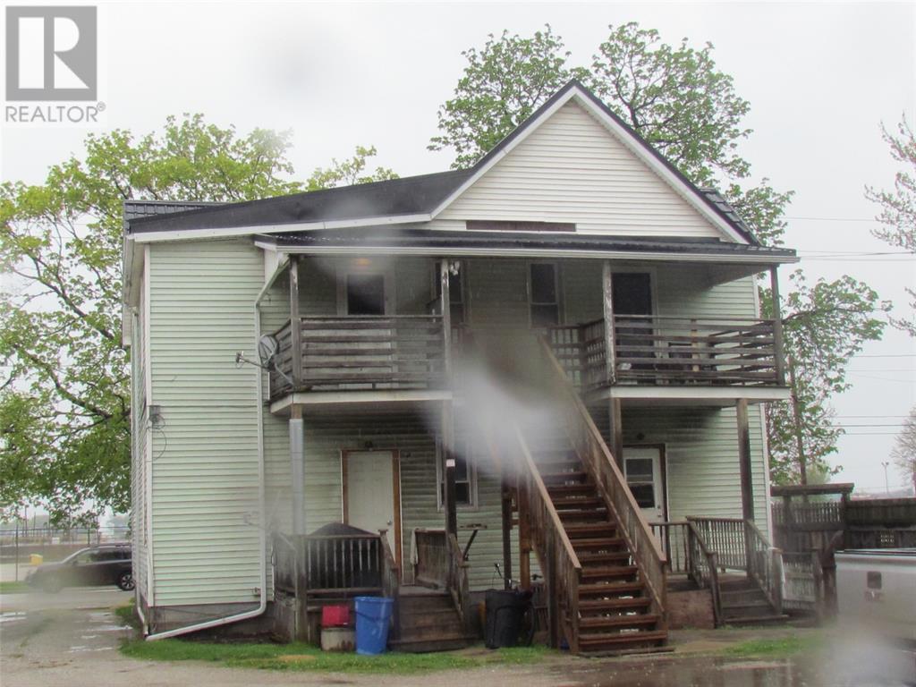 324 Christina Street South, Sarnia, Ontario  N7T 2N5 - Photo 2 - 25001200