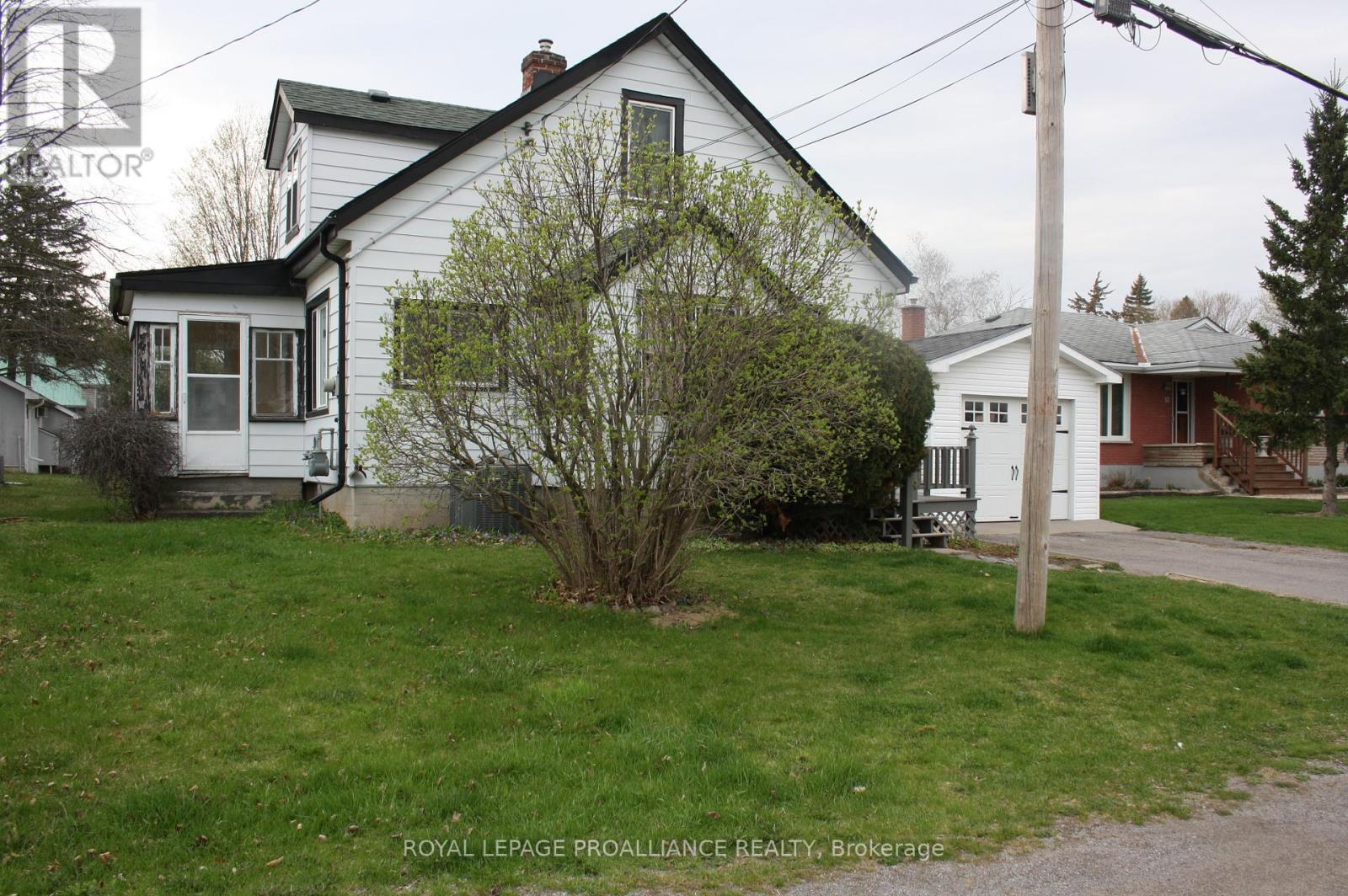48 Gilbert Street, Belleville, Ontario  K8P 3H2 - Photo 2 - X12116882