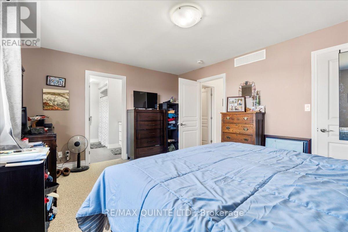 75 Glenview Crescent, Belleville, Ontario  K8P 0A8 - Photo 12 - X12117048