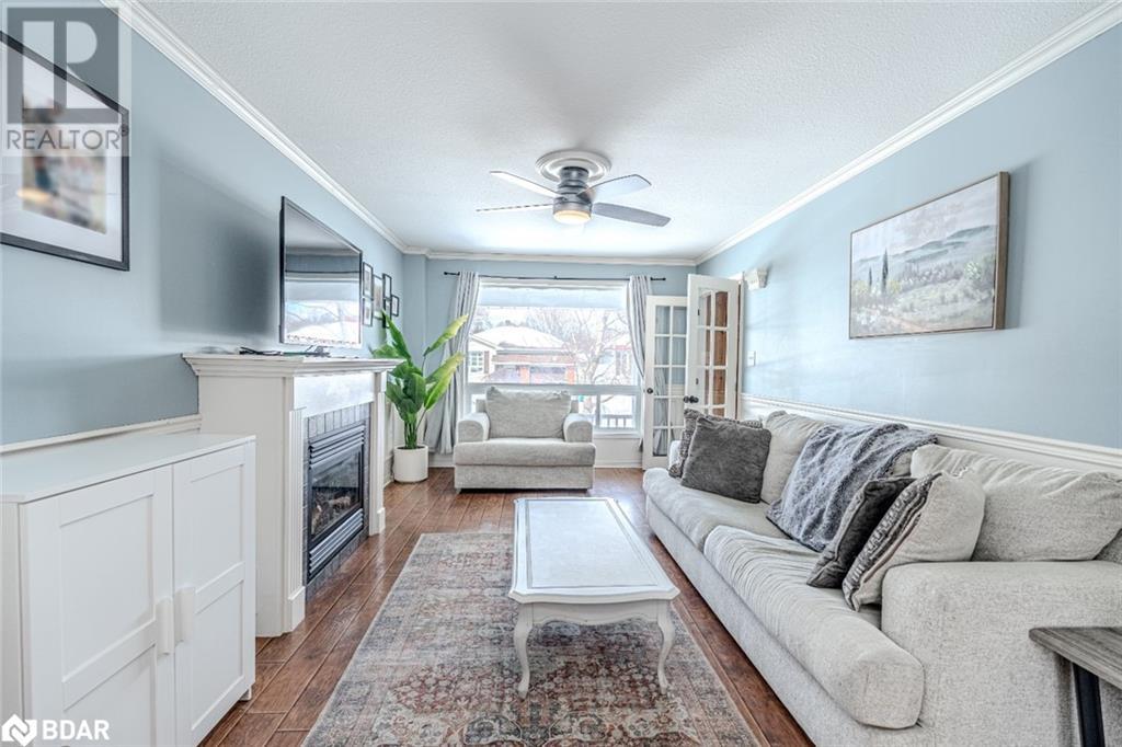 Property at 31 COURTNEY Crescent image 3