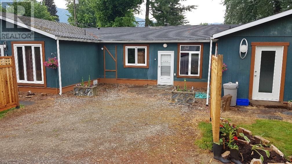 88 1st  Nw Avenue, Nakusp, British Columbia  V0G 1R0 - Photo 1 - 2479779