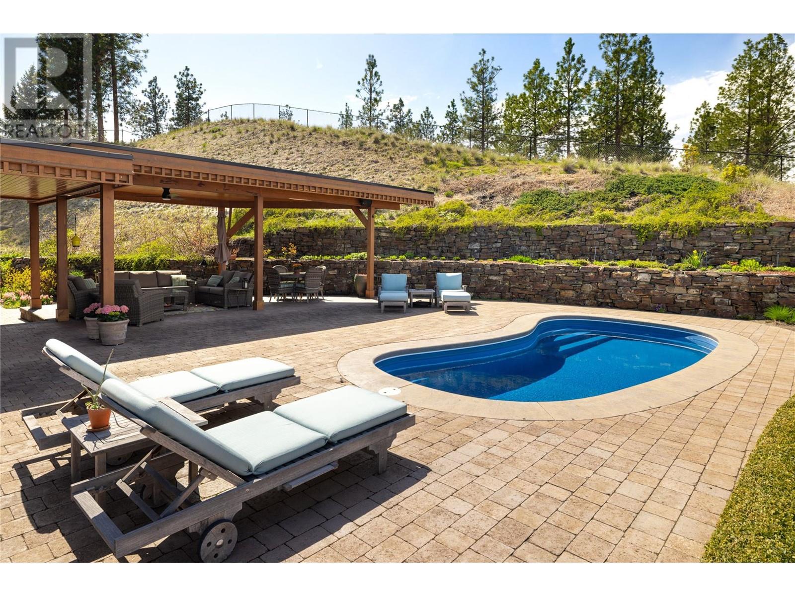 605 Almandine Court, Kelowna, British Columbia  V1W 4Z5 - Photo 17 - 10343905