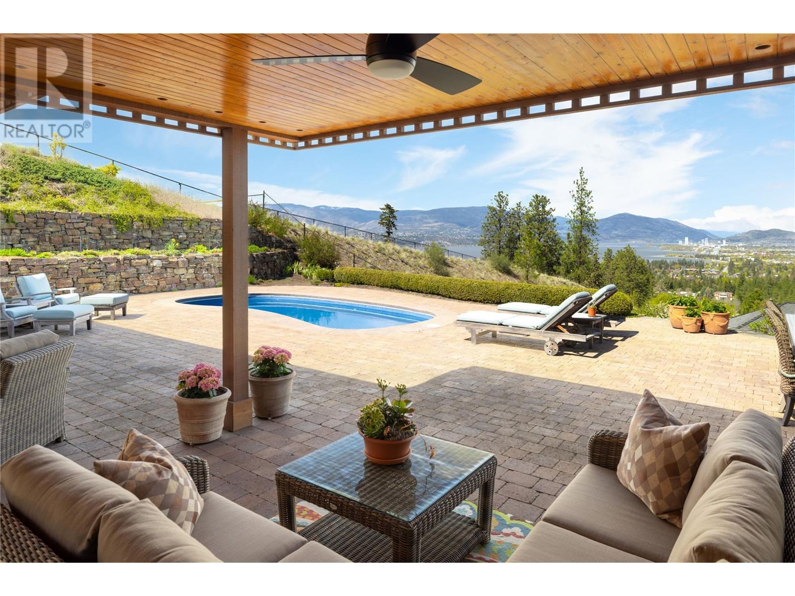 605 Almandine Court, Kelowna, British Columbia  V1W 4Z5 - Photo 2 - 10343905