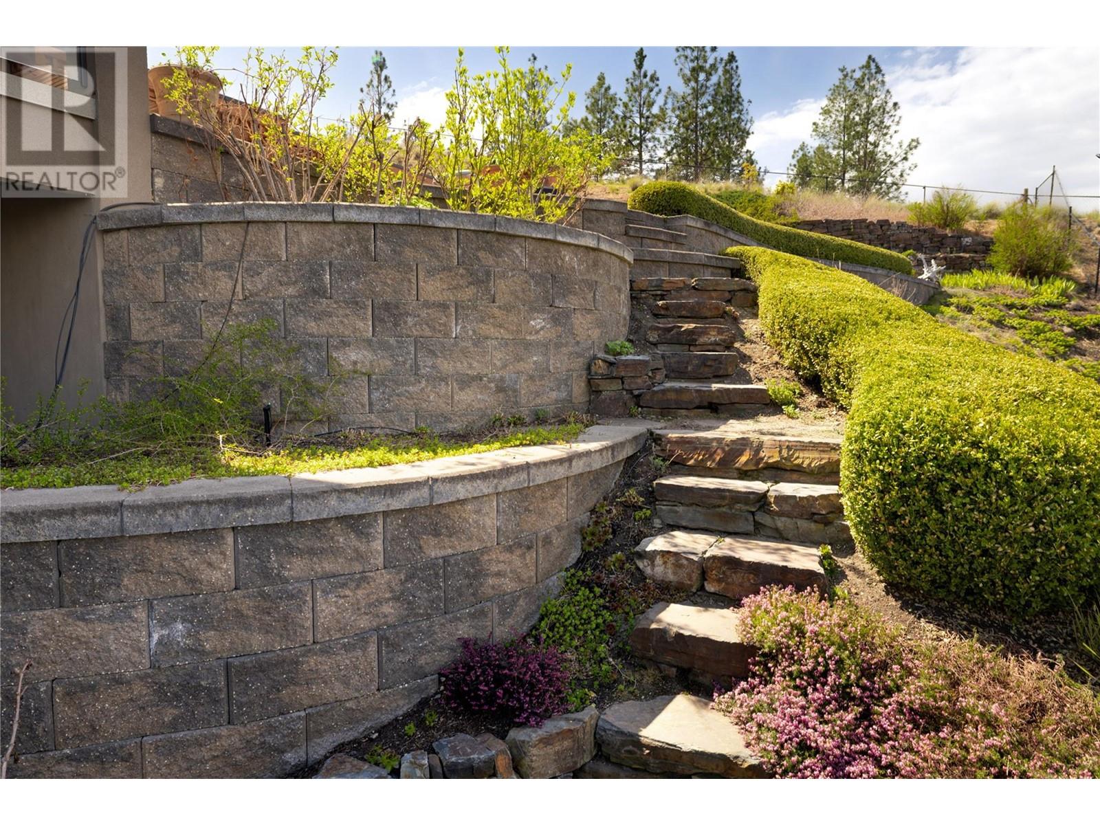 605 Almandine Court, Kelowna, British Columbia  V1W 4Z5 - Photo 60 - 10343905