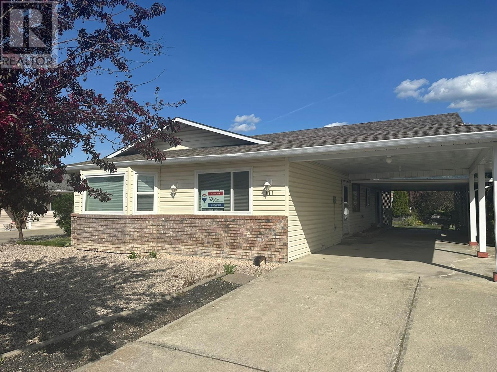 211 2nd Street, Vernon, British Columbia  V1H 1Z1 - Photo 2 - 10324385
