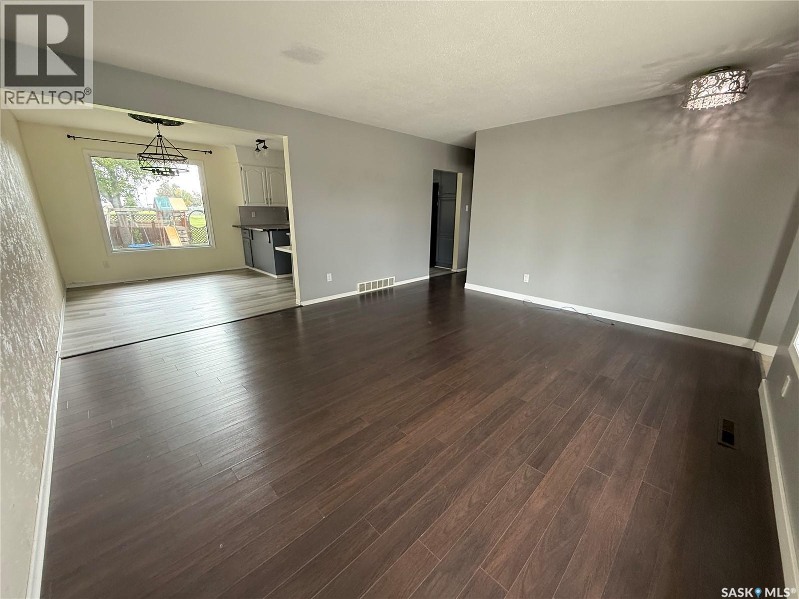 20 Scott Crescent, Weyburn, Saskatchewan  S4H 1T6 - Photo 6 - SK004329