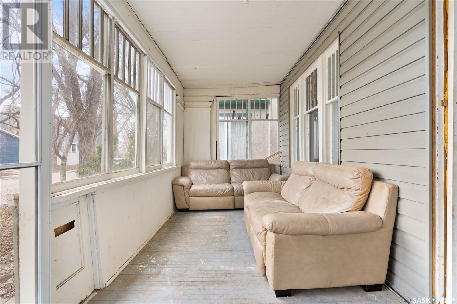 1954 Garnet Street, Regina, Saskatchewan  S4T 2Z4 - Photo 2 - SK004210