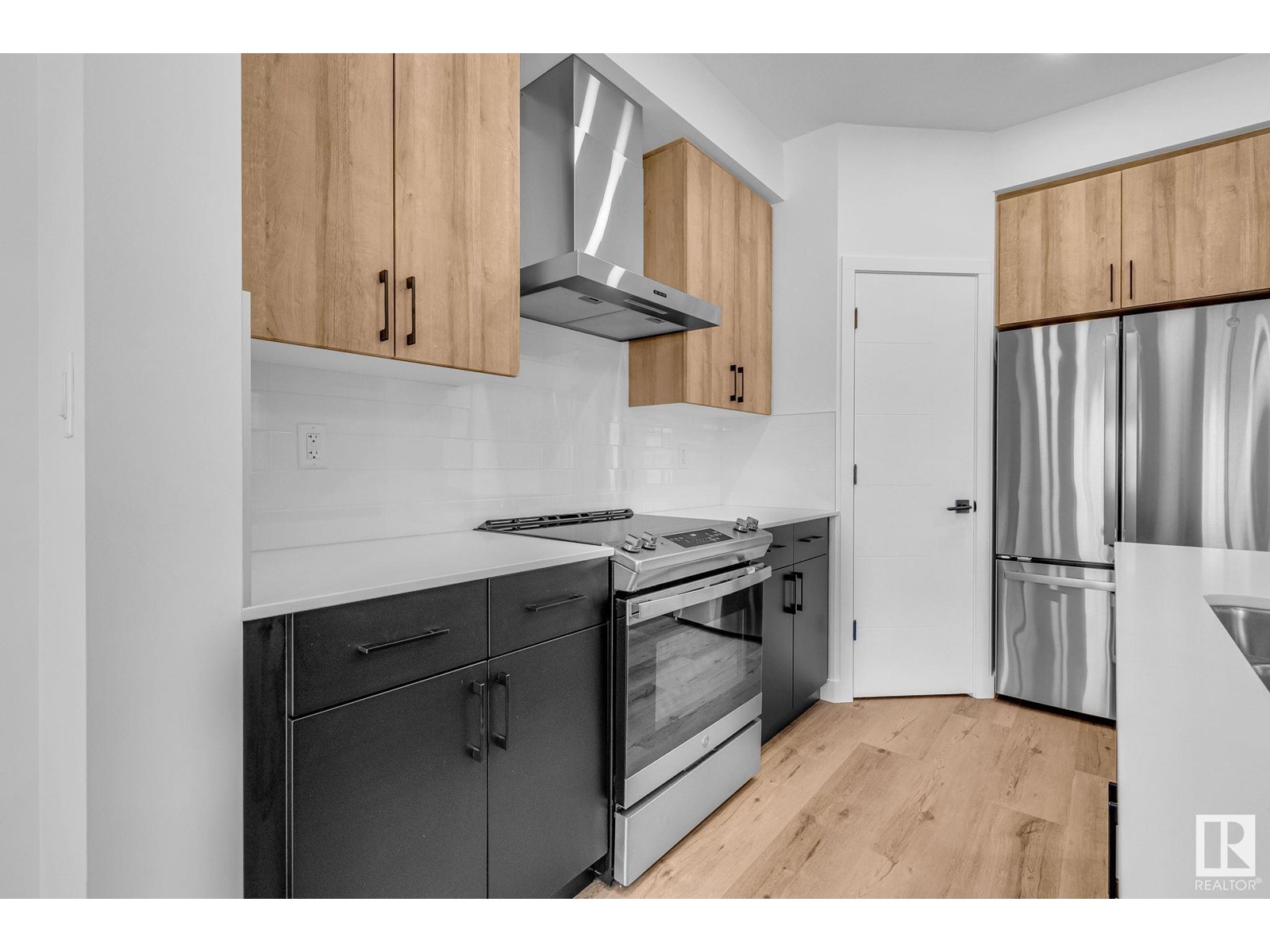 Property at 98 ROYAL ST image 5