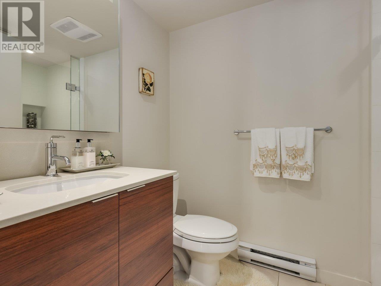 304 1673 Lloyd Avenue, North Vancouver, British Columbia  V7P 0A9 - Photo 4 - R2996723