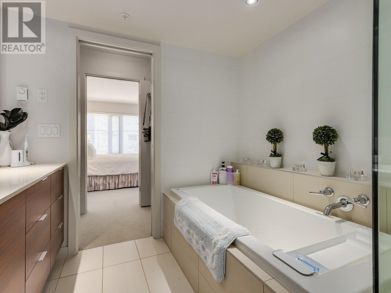 304 1673 Lloyd Avenue, North Vancouver, British Columbia  V7P 0A9 - Photo 16 - R2996723