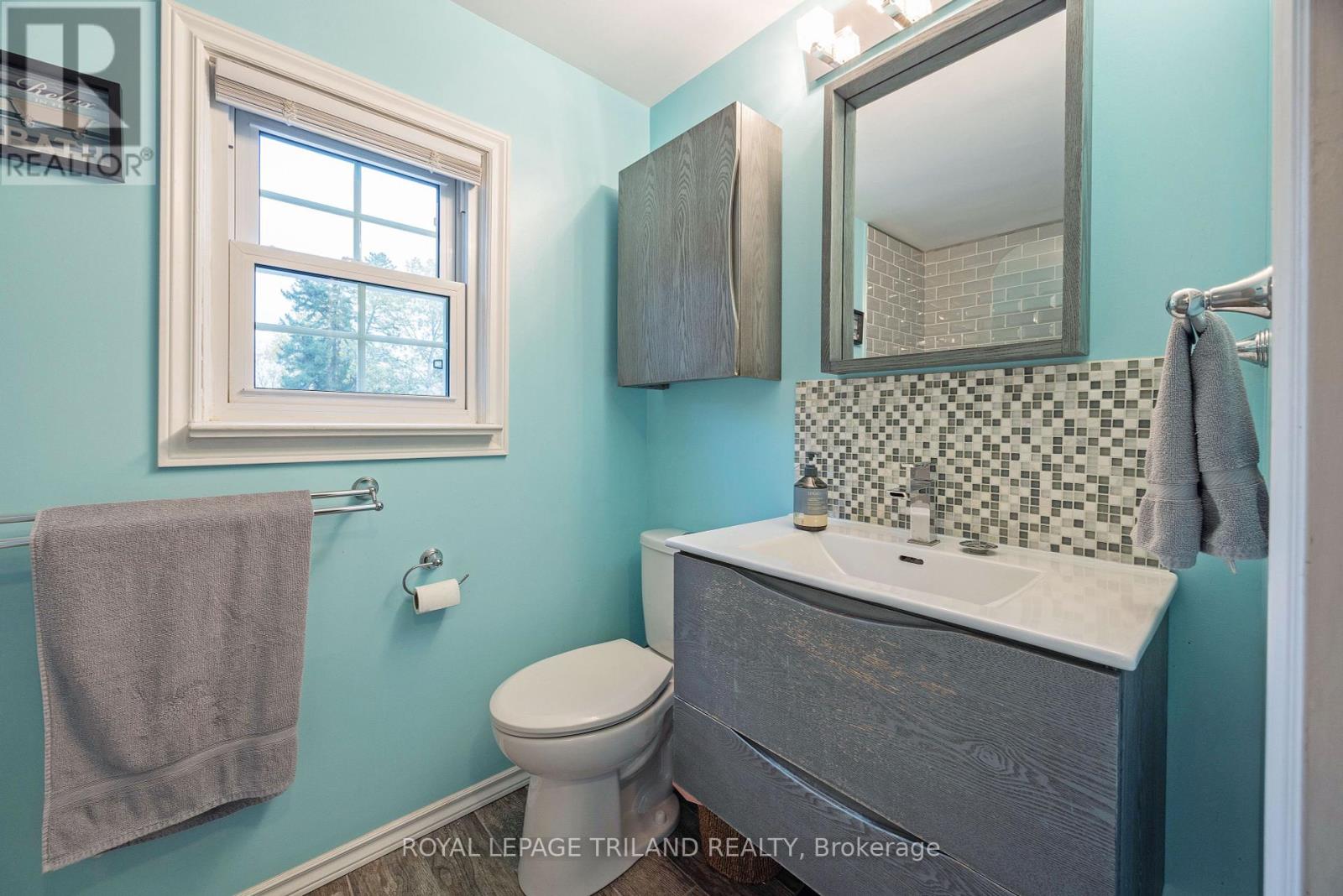 357 Sunset Drive, Central Elgin, Ontario  N5R 3C6 - Photo 25 - X12116925