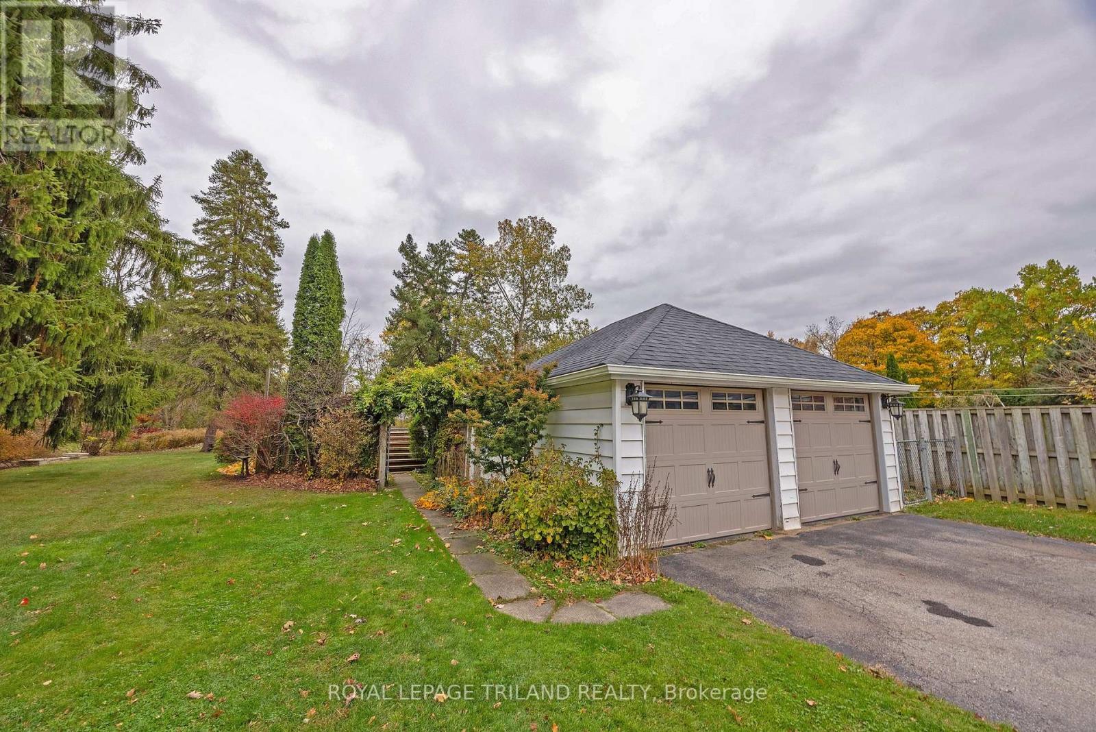 357 Sunset Drive, Central Elgin, Ontario  N5R 3C6 - Photo 36 - X12116925