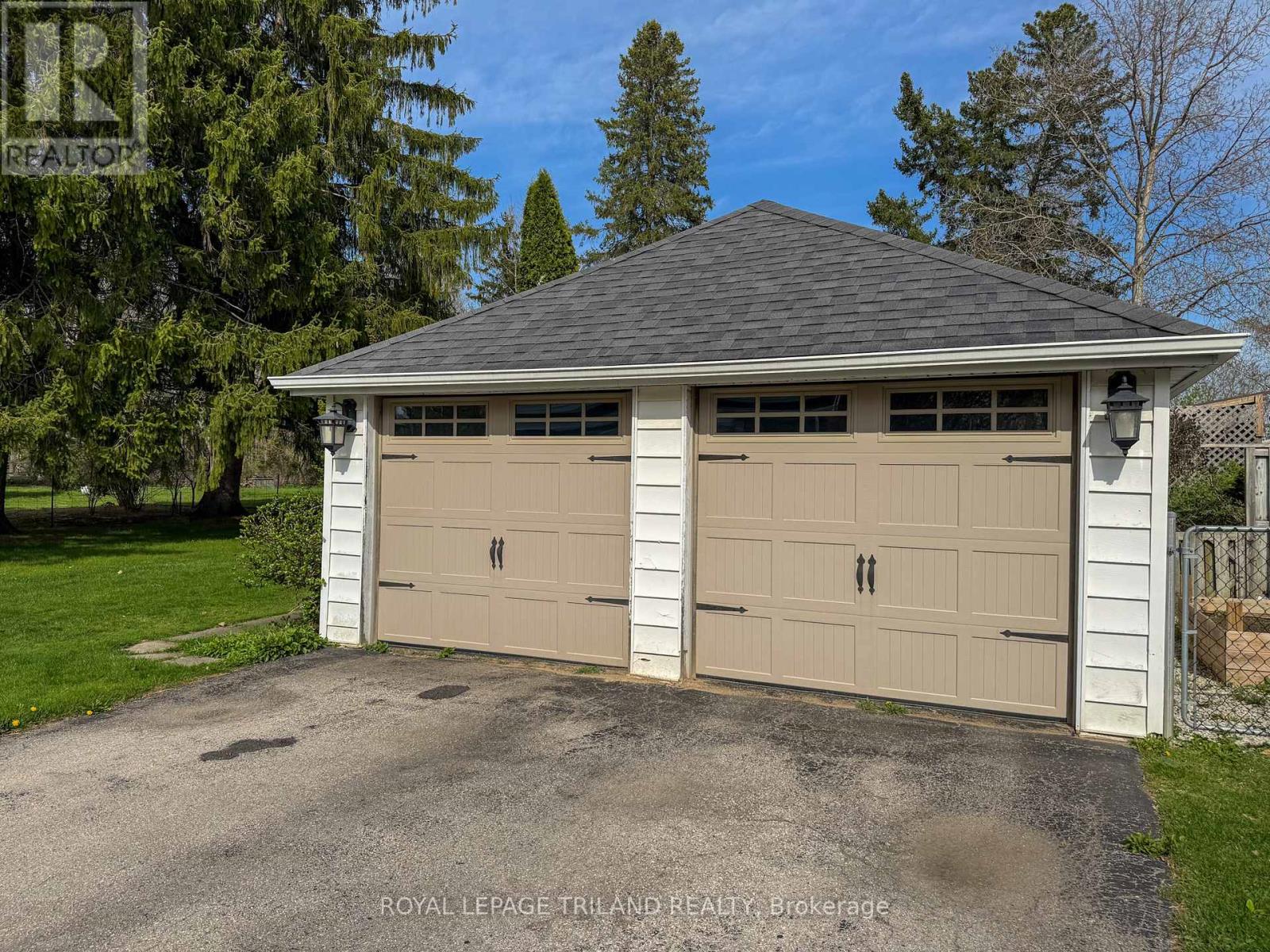 357 Sunset Drive, Central Elgin, Ontario N5R 3C6 - Photo 5 - X12116925