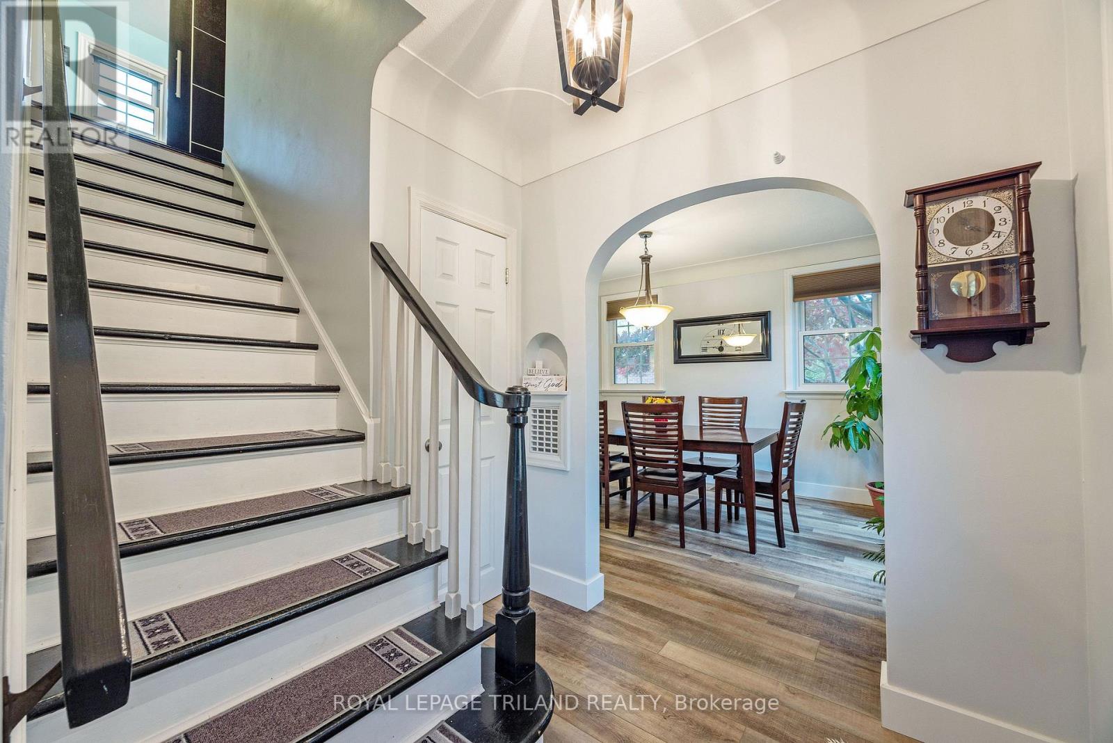 357 Sunset Drive, Central Elgin, Ontario  N5R 3C6 - Photo 7 - X12116925