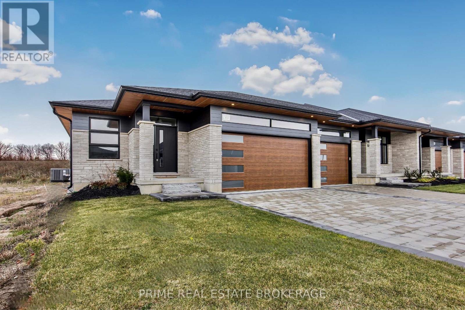 49 - 14 Coastal Crescent, Lambton Shores, Ontario  N0M 1T0 - Photo 2 - X12117026
