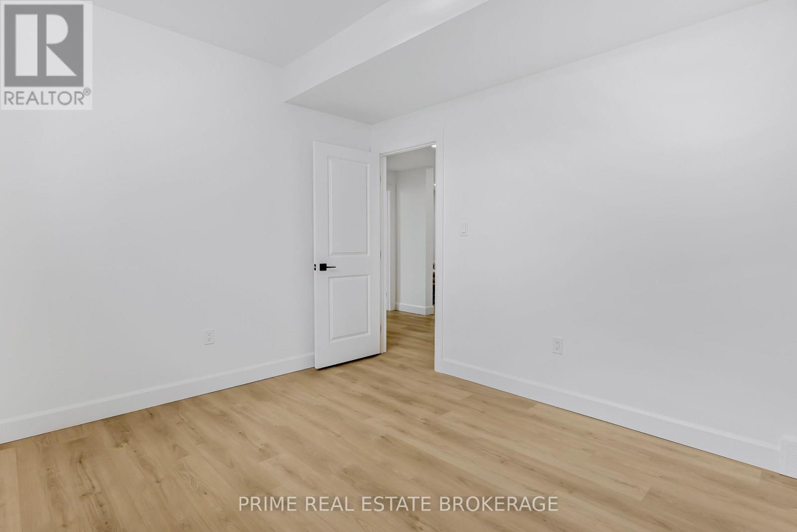 49 - 14 Coastal Crescent, Lambton Shores, Ontario  N0M 1T0 - Photo 21 - X12117026