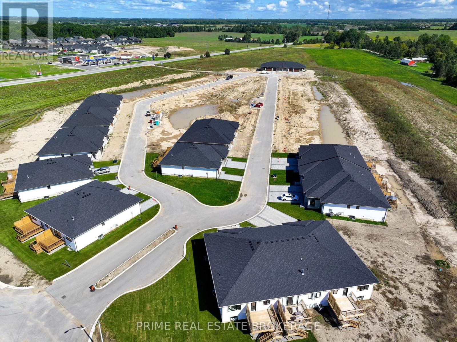 49 - 14 Coastal Crescent, Lambton Shores, Ontario  N0M 1T0 - Photo 31 - X12117026