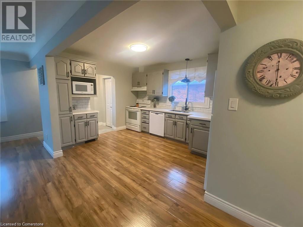 312 East 45th Street, Hamilton, Ontario  L8T 3K8 - Photo 2 - 40723299