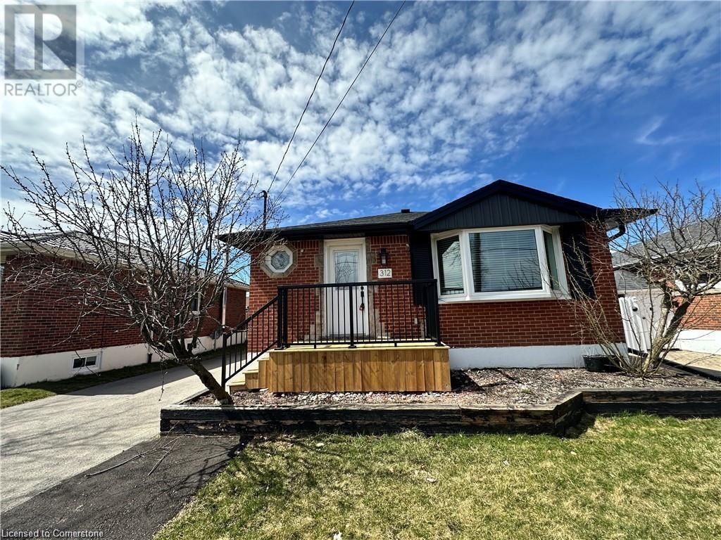 312 East 45th Street, Hamilton, Ontario  L8T 3K8 - Photo 5 - 40723307