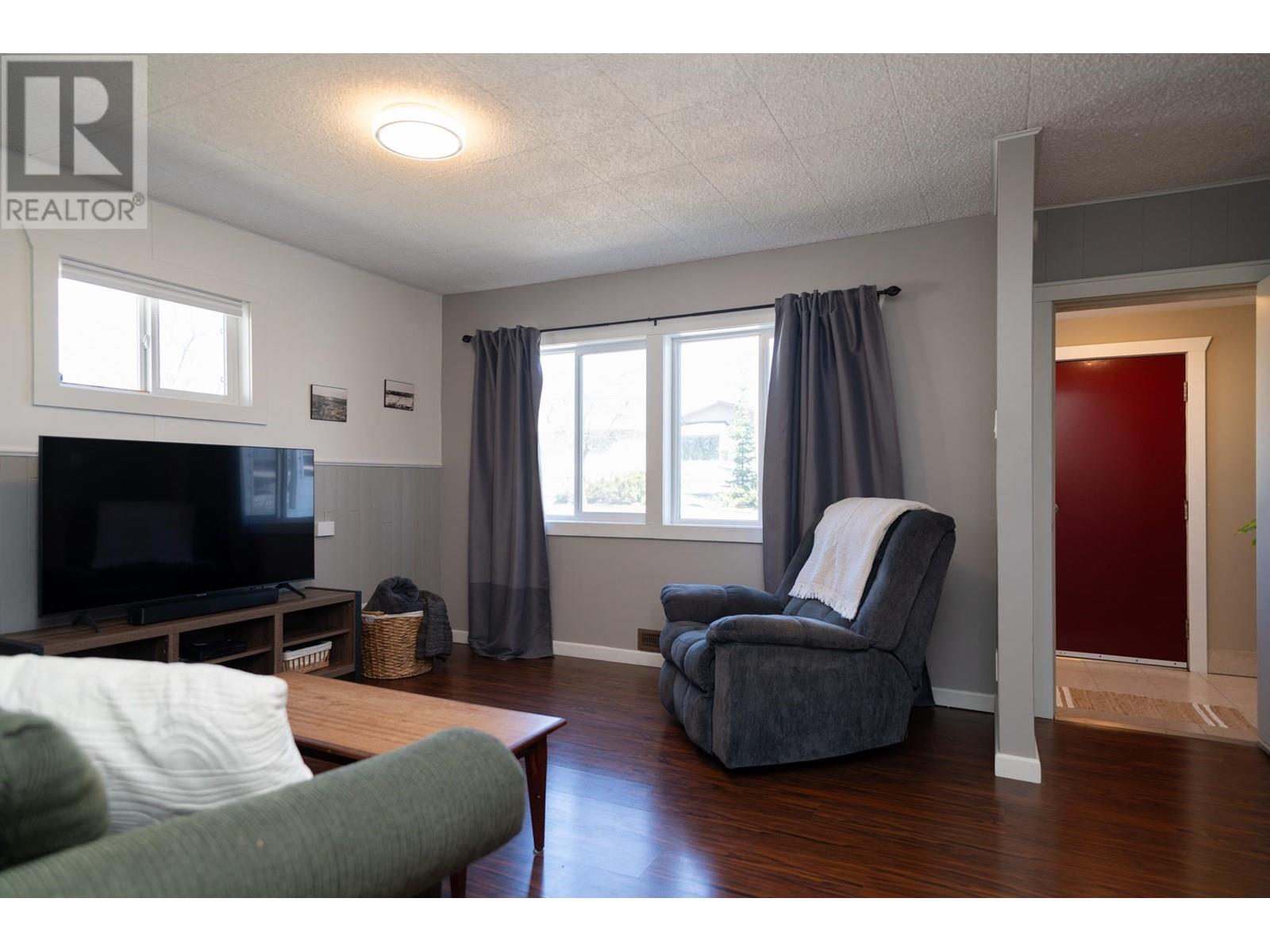 Property at 911 CARNEY STREET image 4