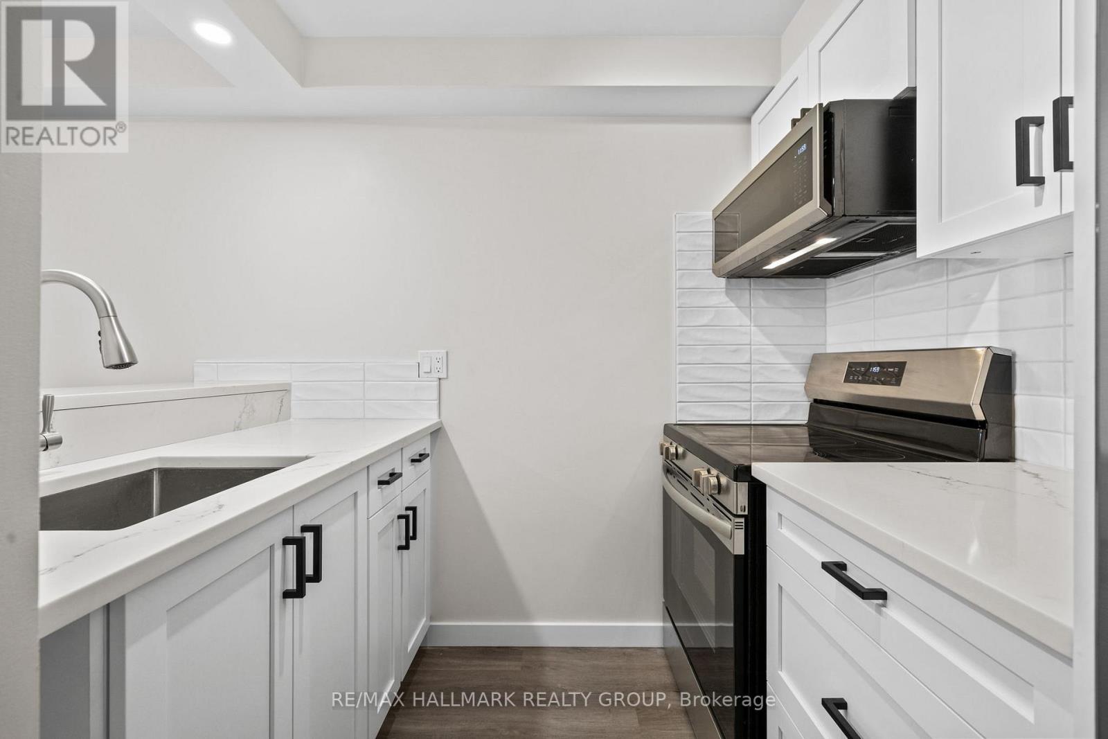 210 - 6434 Bilberry Drive, Ottawa, Ontario  K1C 4P5 - Photo 6 - X12117088