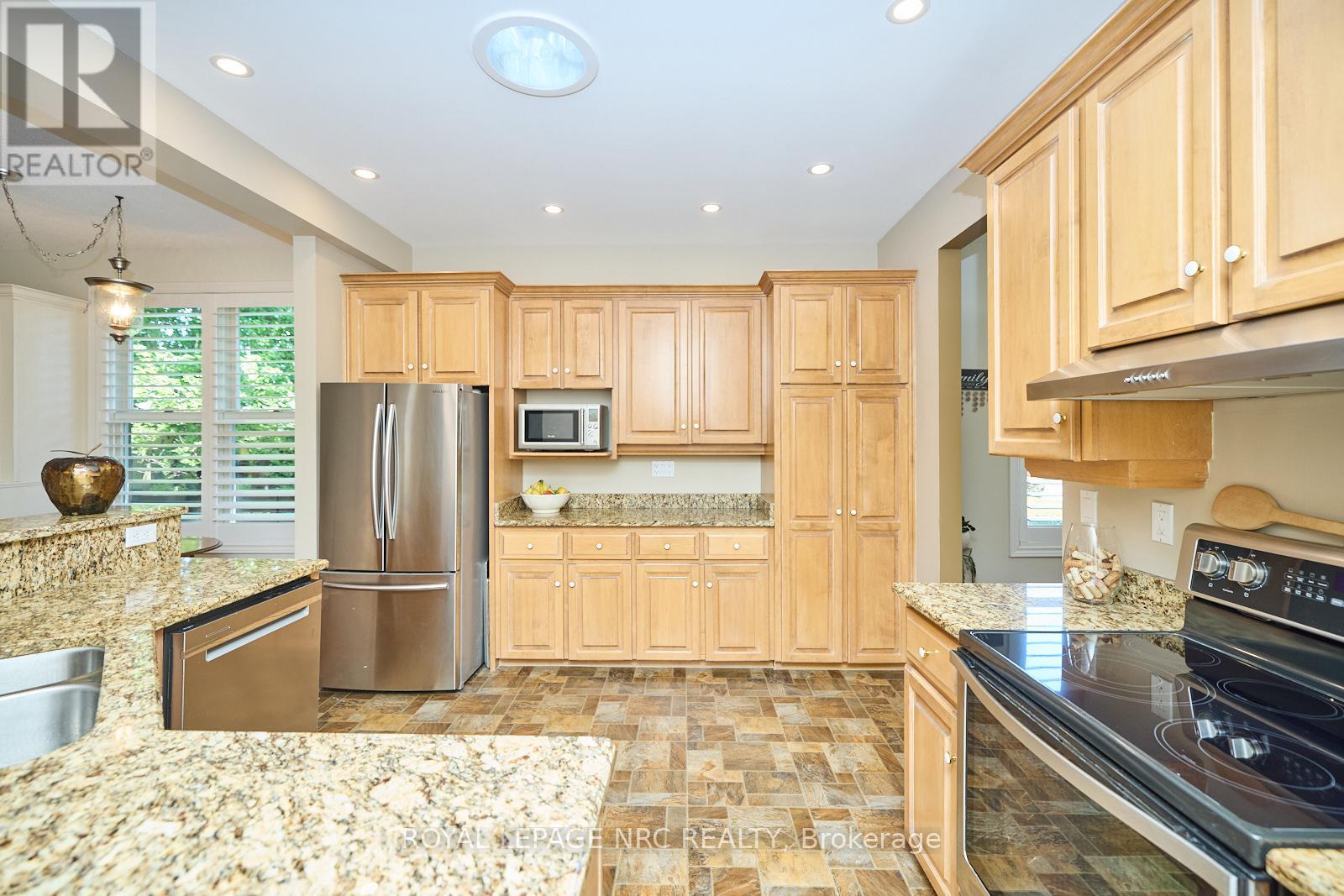 7 Scottdale Court, Pelham, Ontario  L0S 1E3 - Photo 30 - X12117136