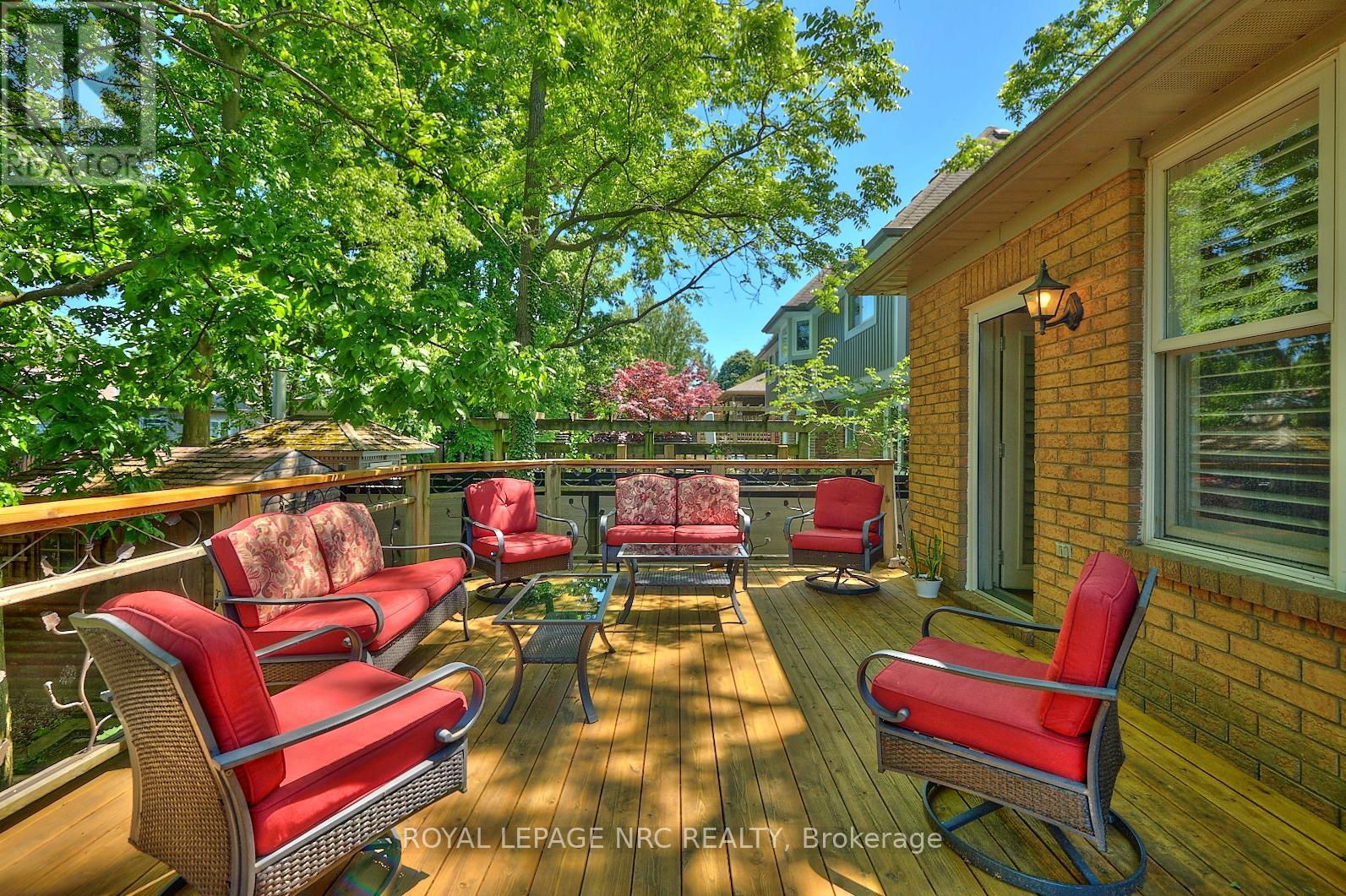 7 Scottdale Court, Pelham, Ontario  L0S 1E3 - Photo 4 - X12117136