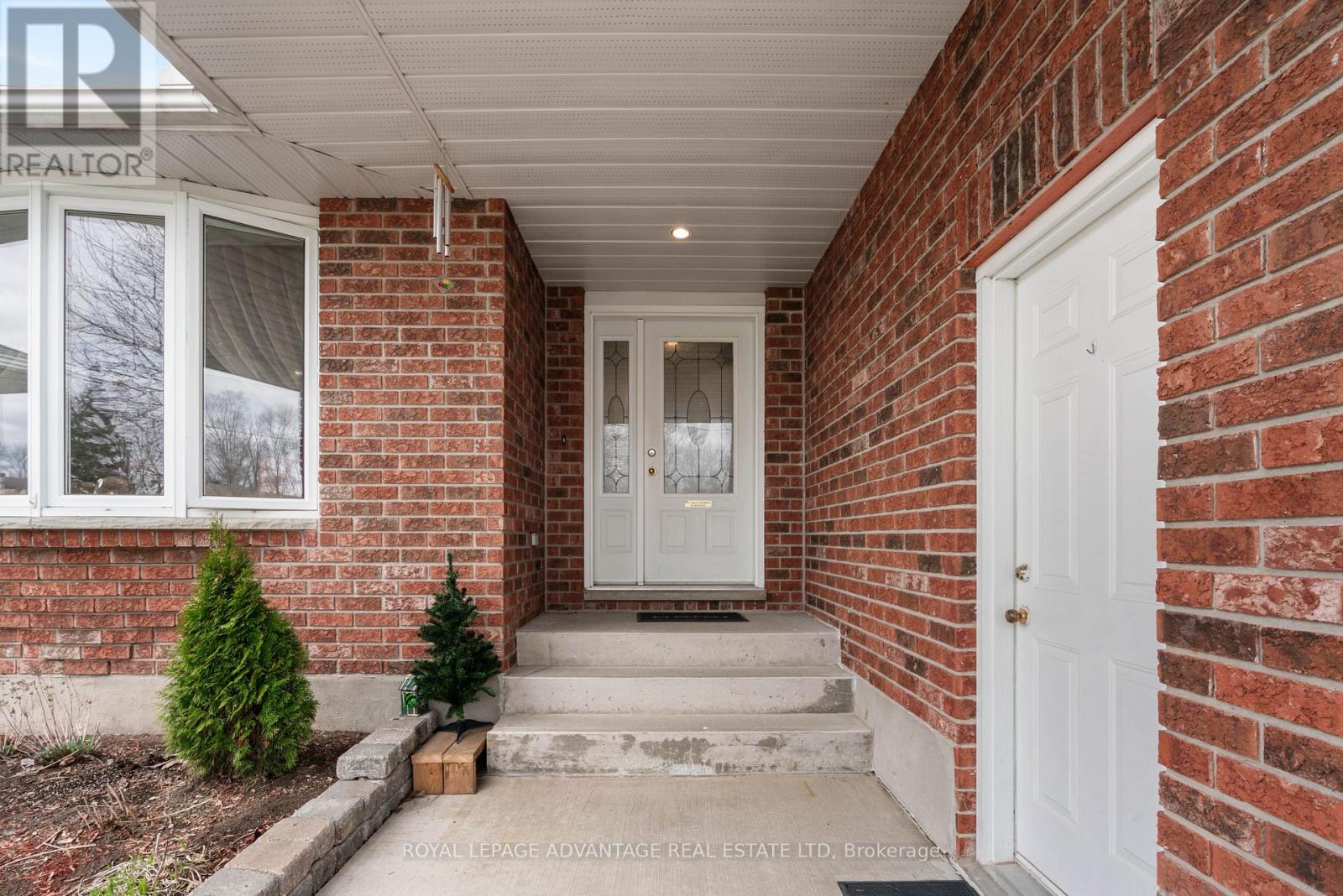 Property at 264 GLENWOOD CRESCENT image 4