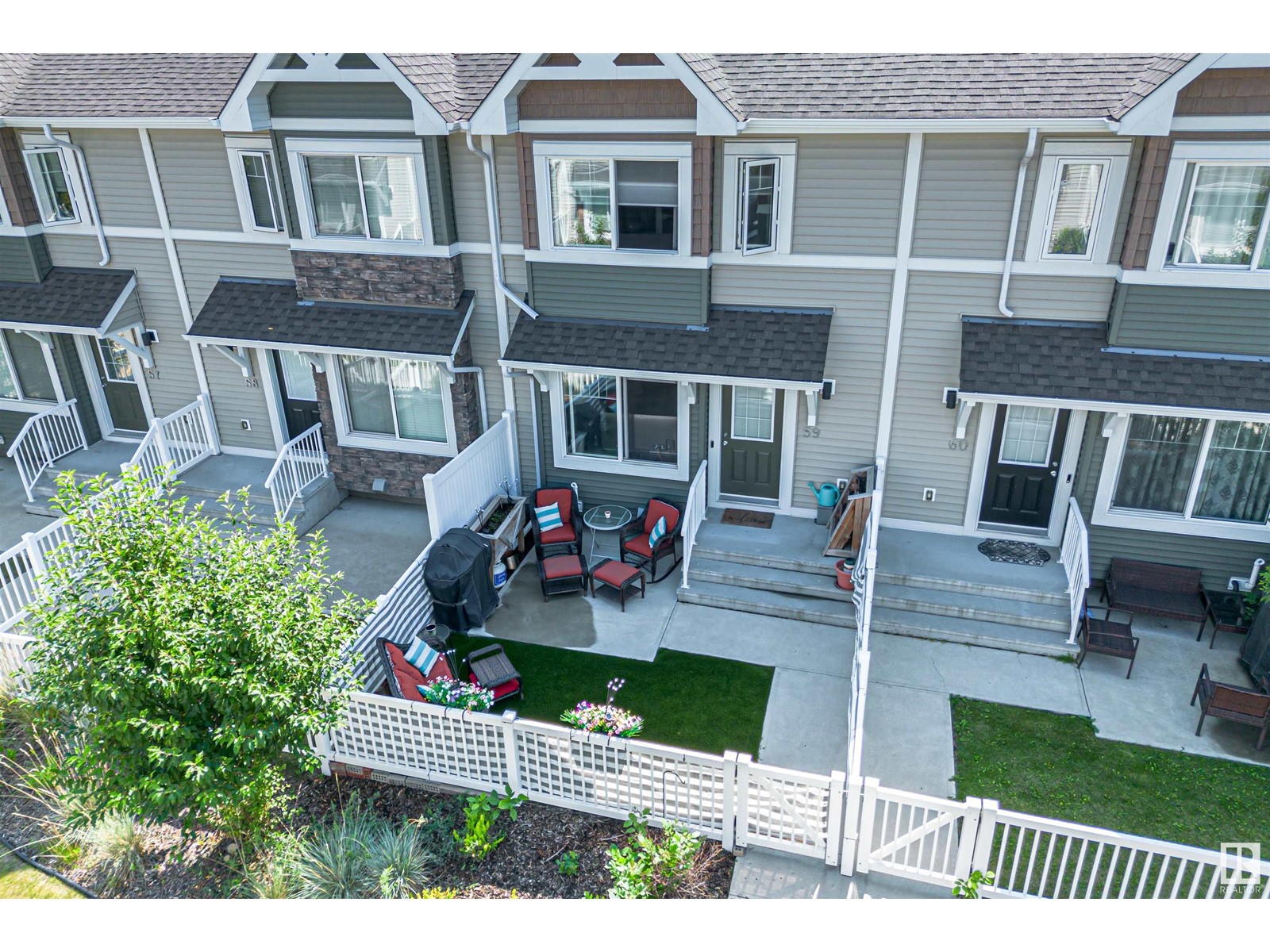 Property at #59 415 CLAREVIEW RD NW image 2