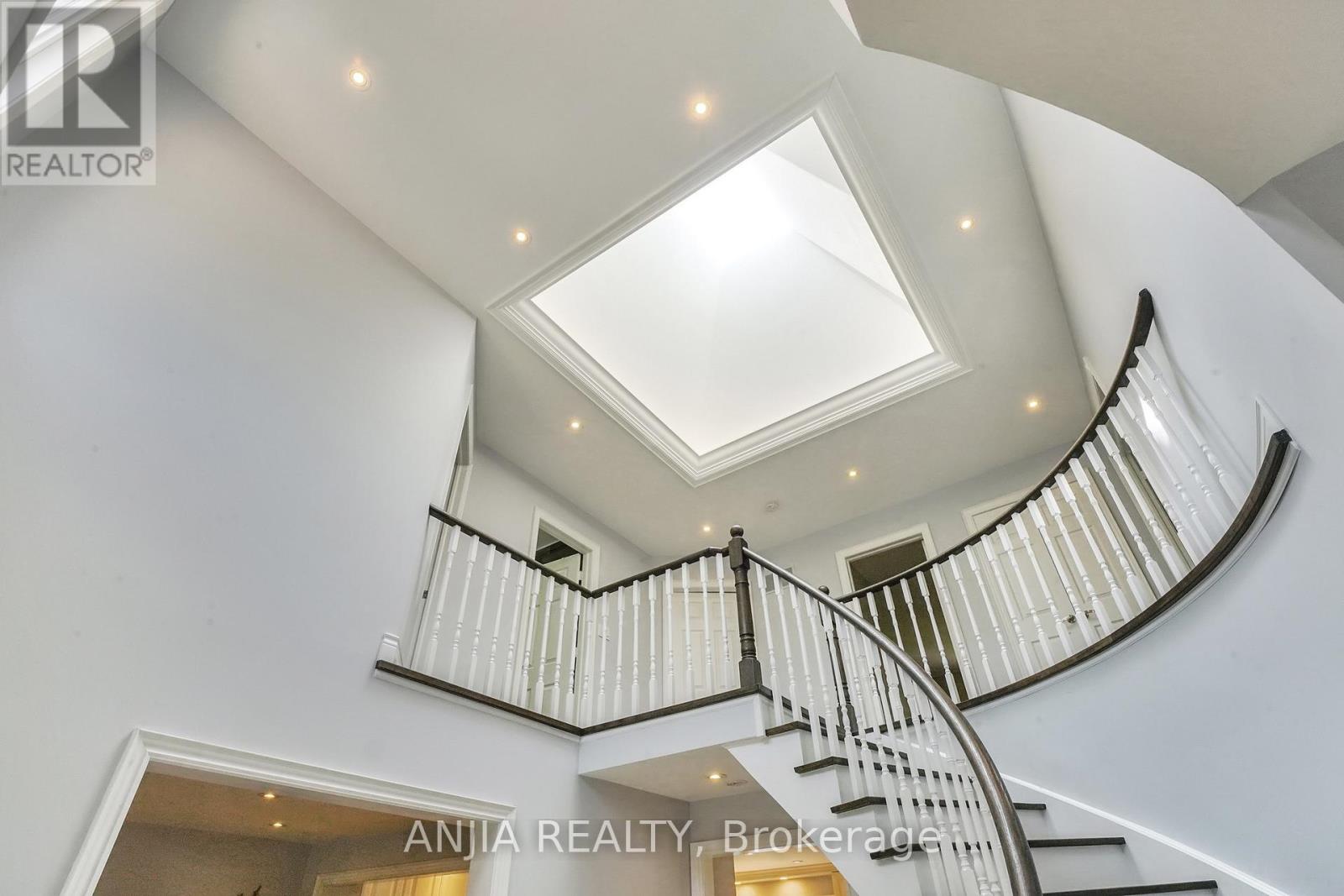Property at 28 HOLBROOK COURT image 2