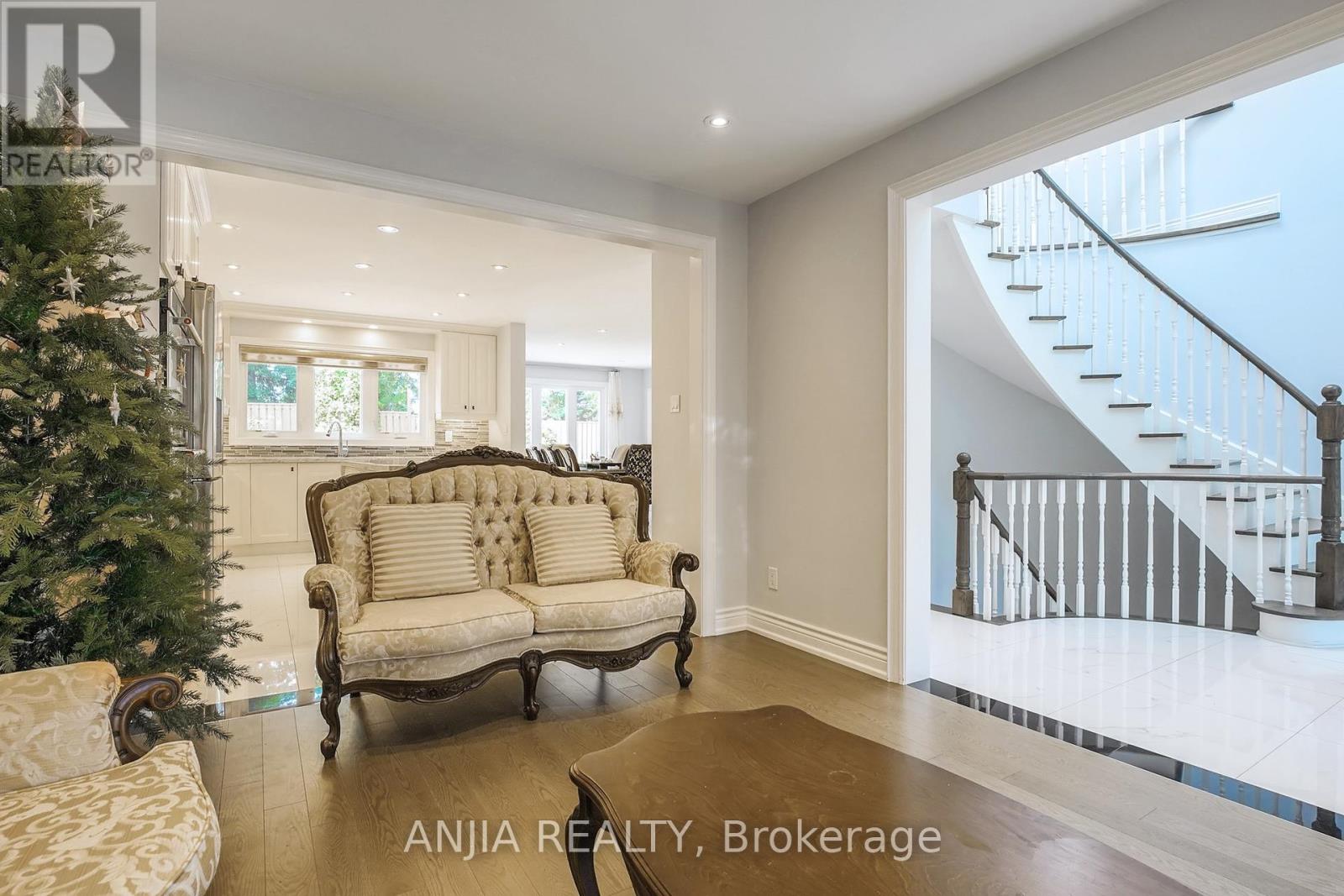 Property at 28 HOLBROOK COURT image 5