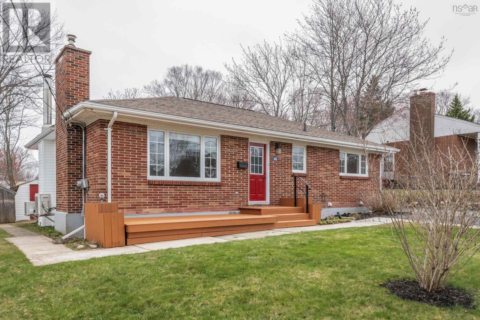 Property at 40 Oakwood Ave image 1