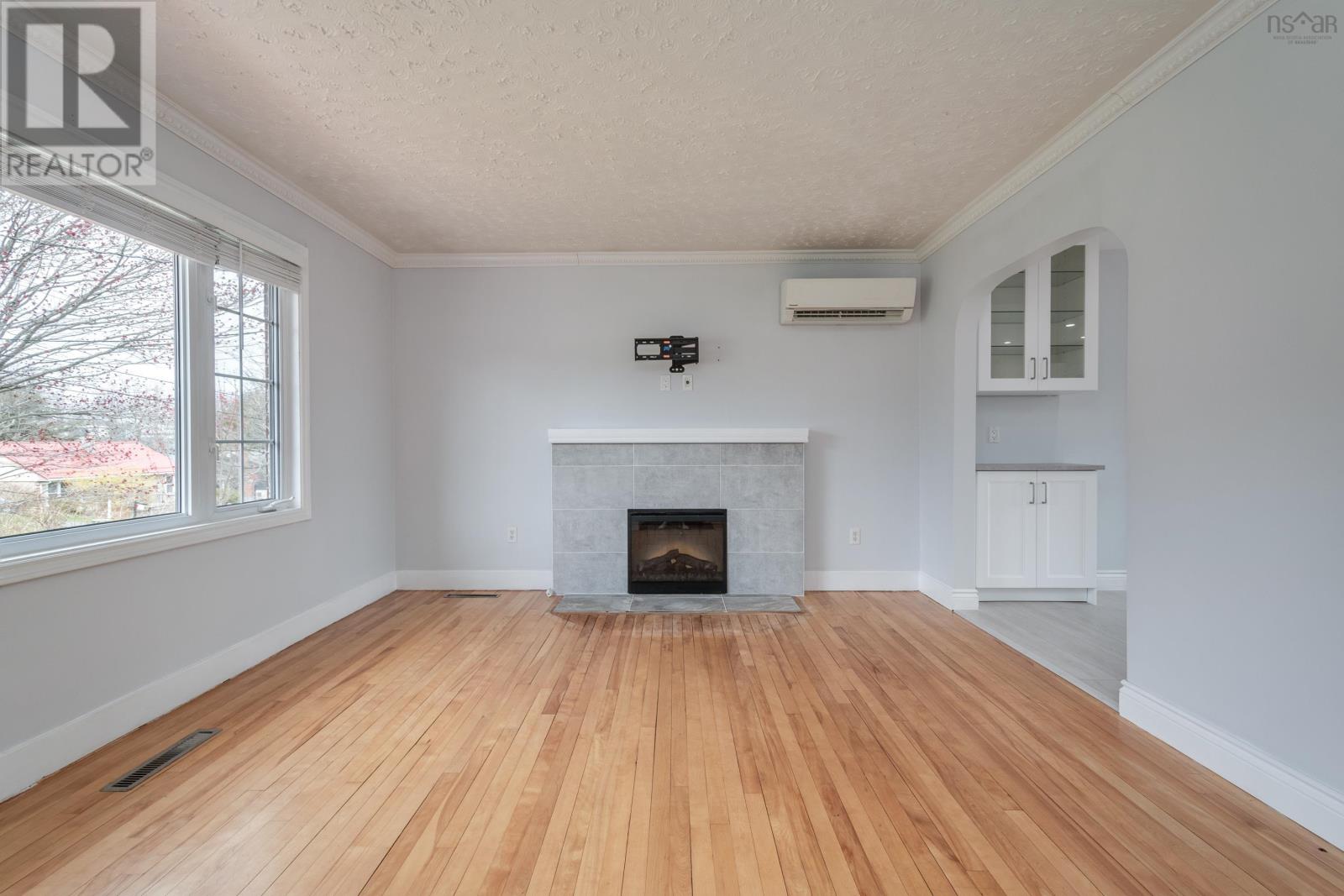 Property at 40 Oakwood Ave image 2
