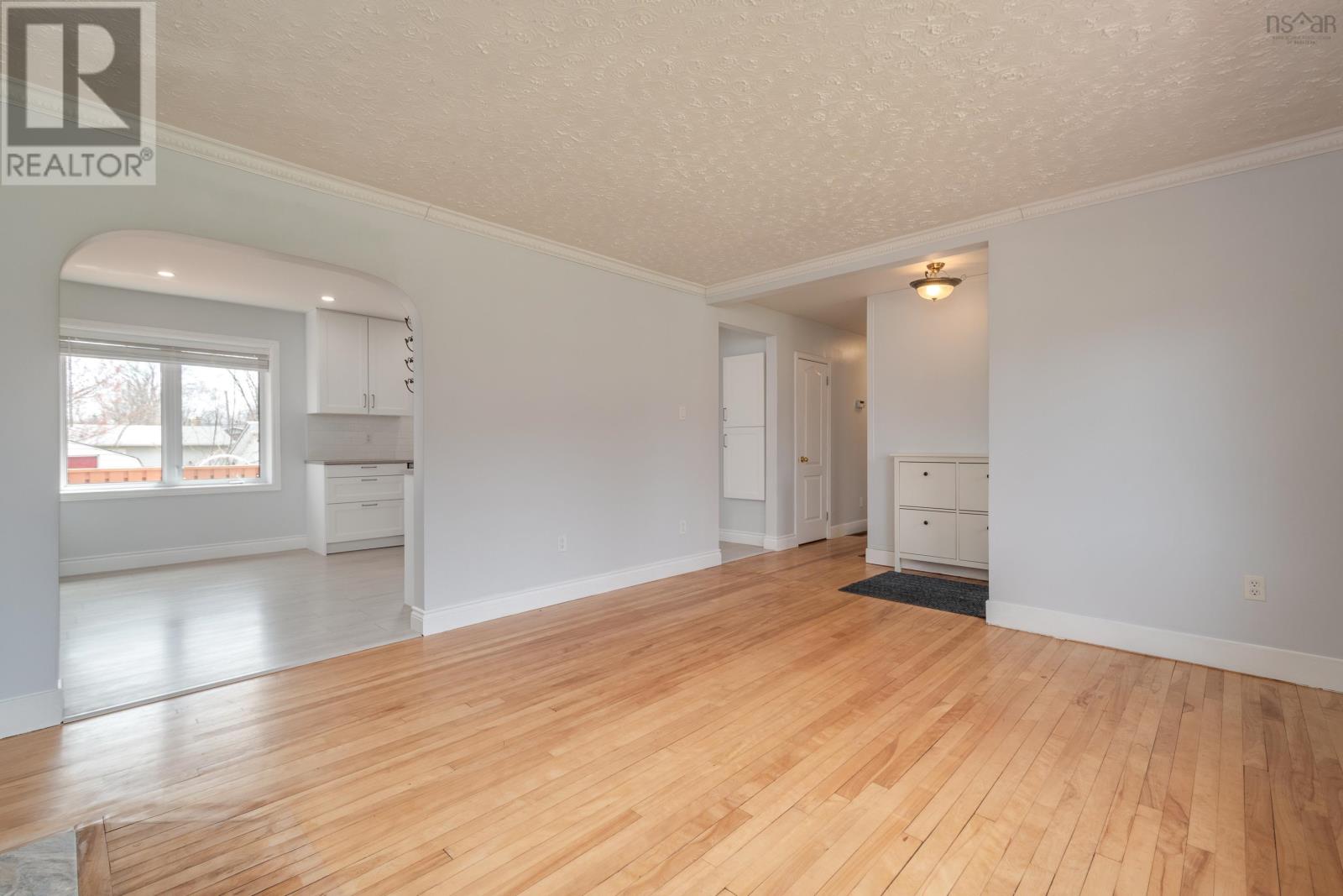Property at 40 Oakwood Ave image 3