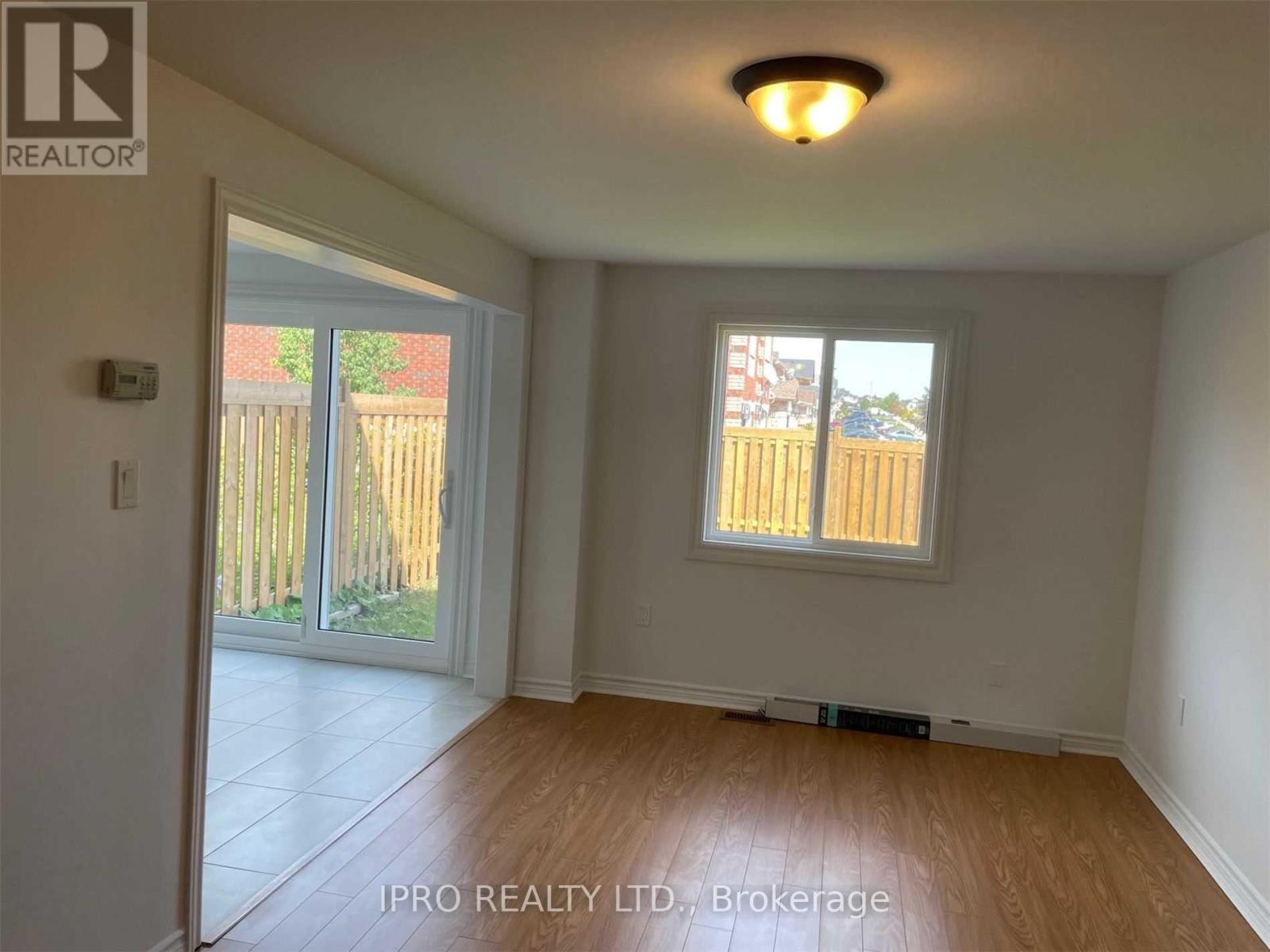 21 Majesty Boulevard, Barrie (Innis-Shore), Ontario  L4M 7K3 - Photo 3 - S12116747