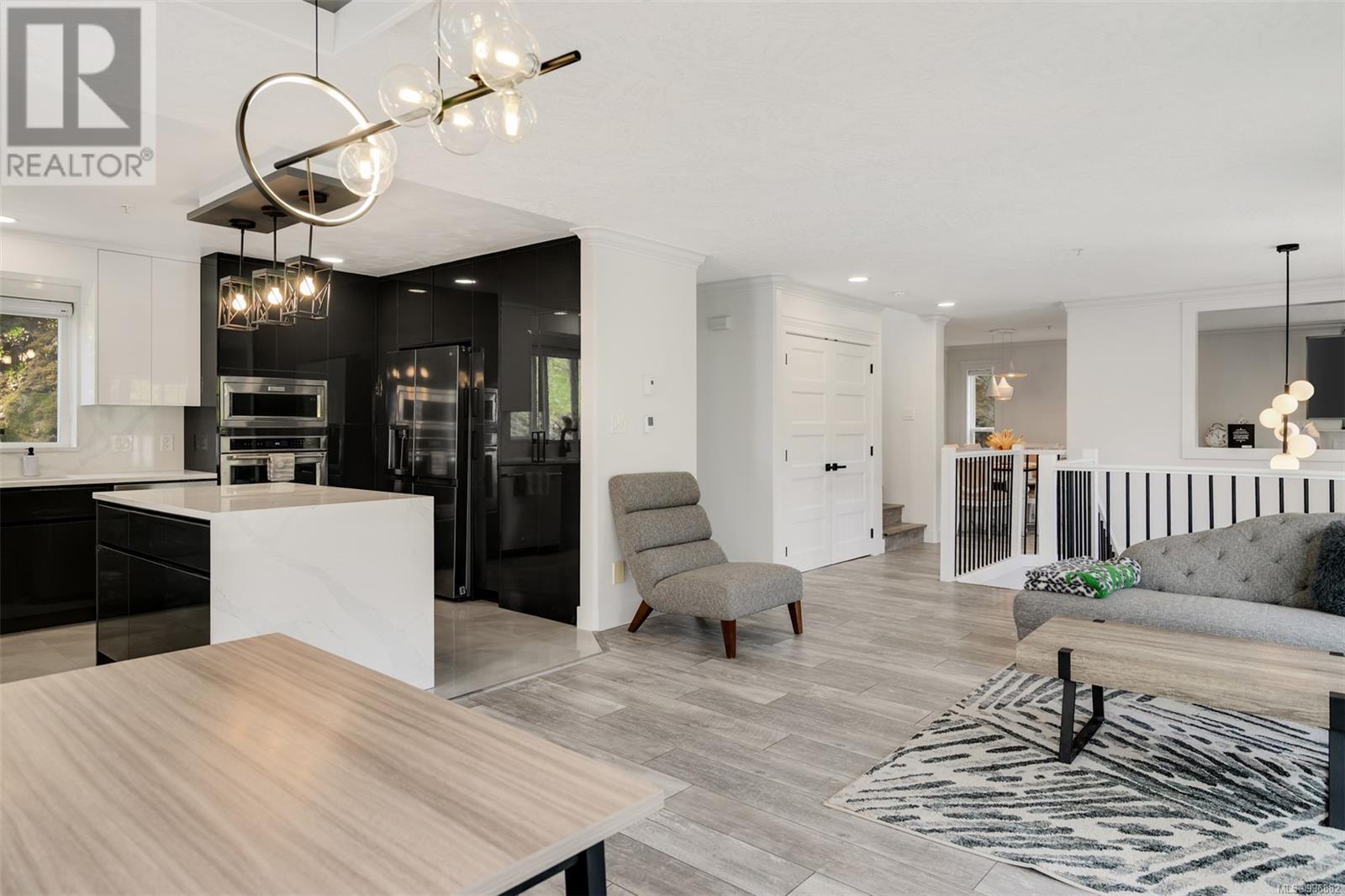 Property at 2456 Selwyn Rd image 5