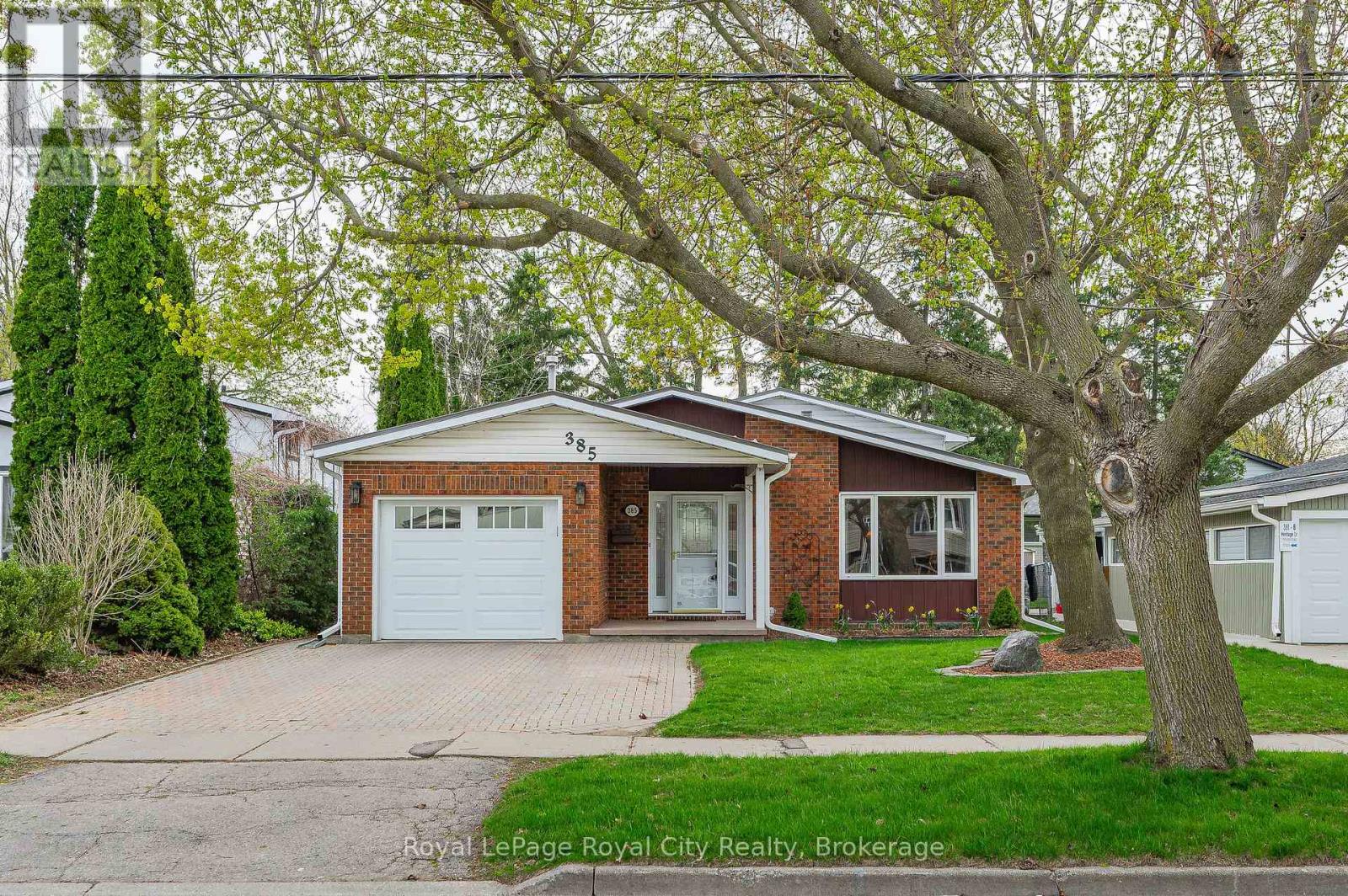 385 HERITAGE DRIVE, Kitchener, Ontario
