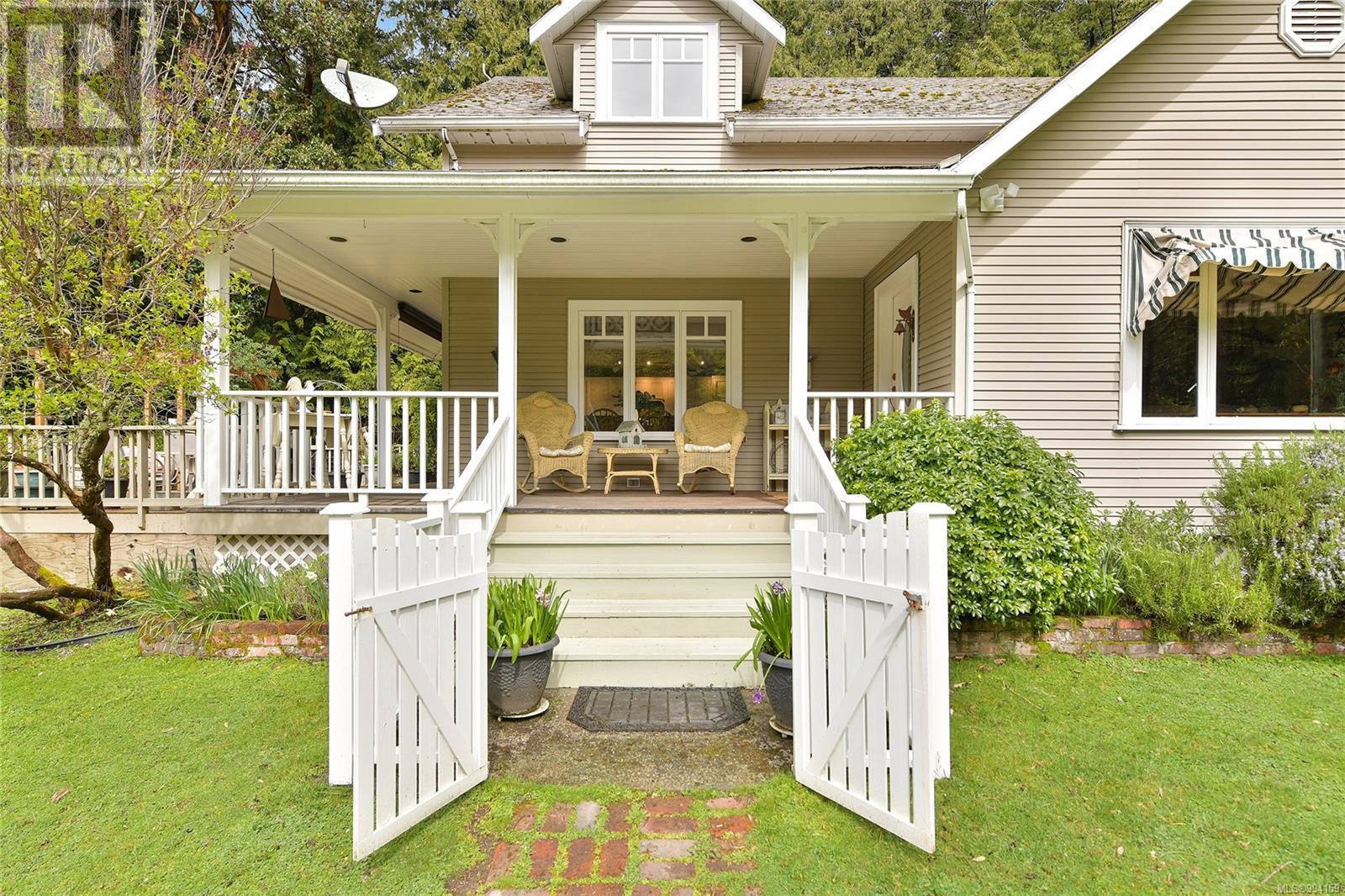 517 Sandy Hook Rd, Mayne Island, British Columbia