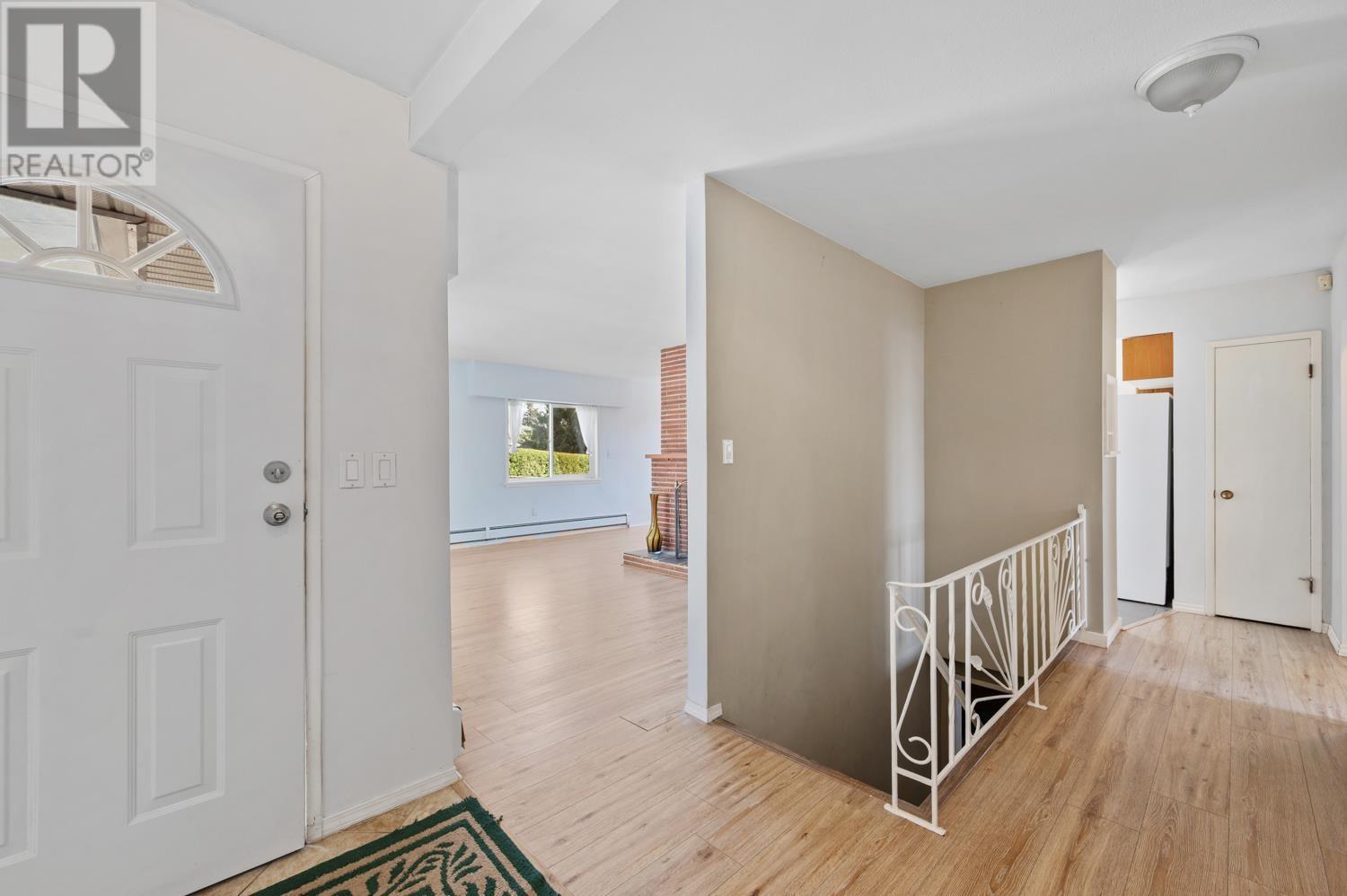 320 Walker Street, Coquitlam, British Columbia  V3K 4C9 - Photo 5 - R2996853