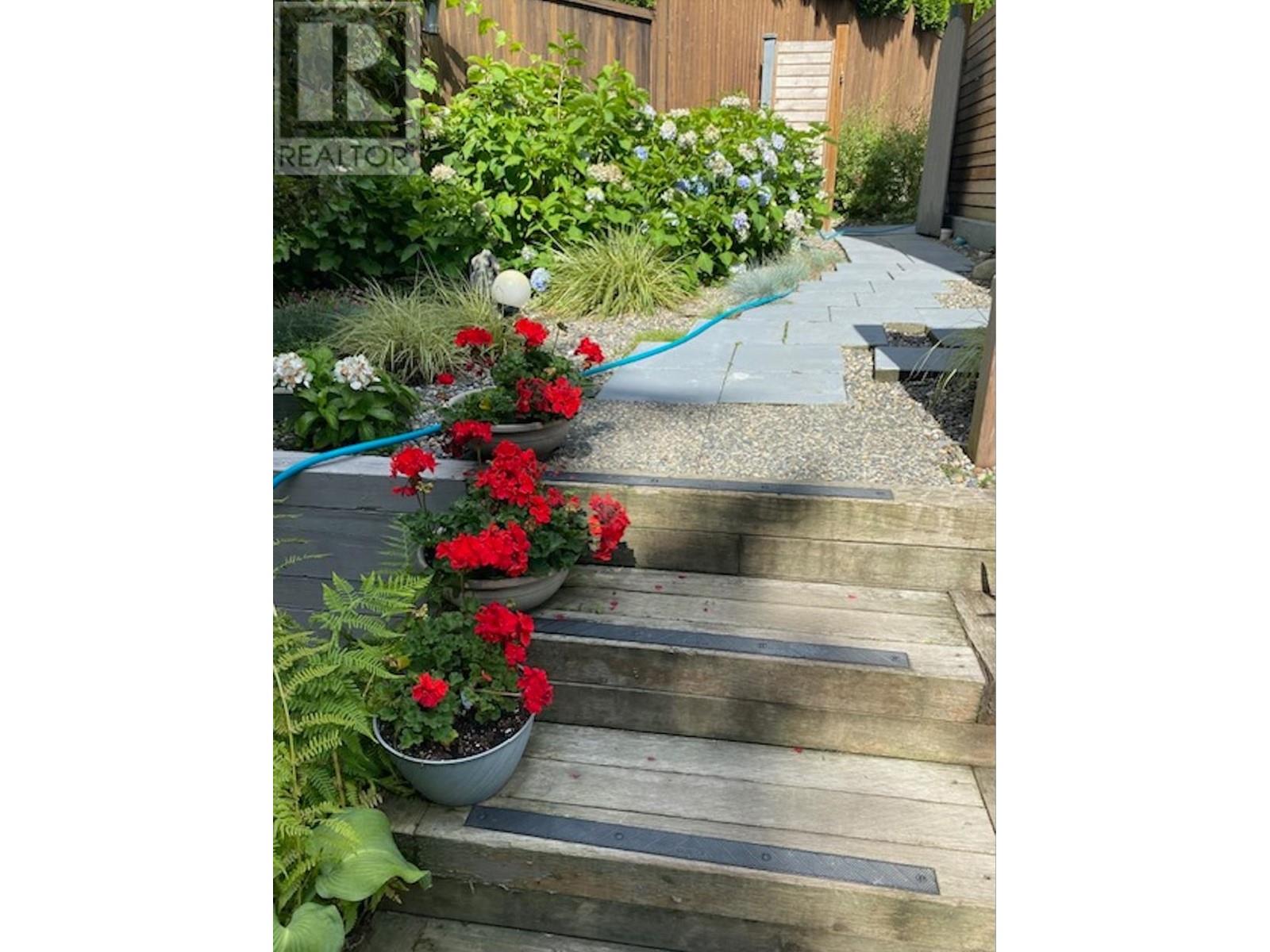 8240 Manson Drive, Burnaby, British Columbia  V5A 2C2 - Photo 26 - R2996891