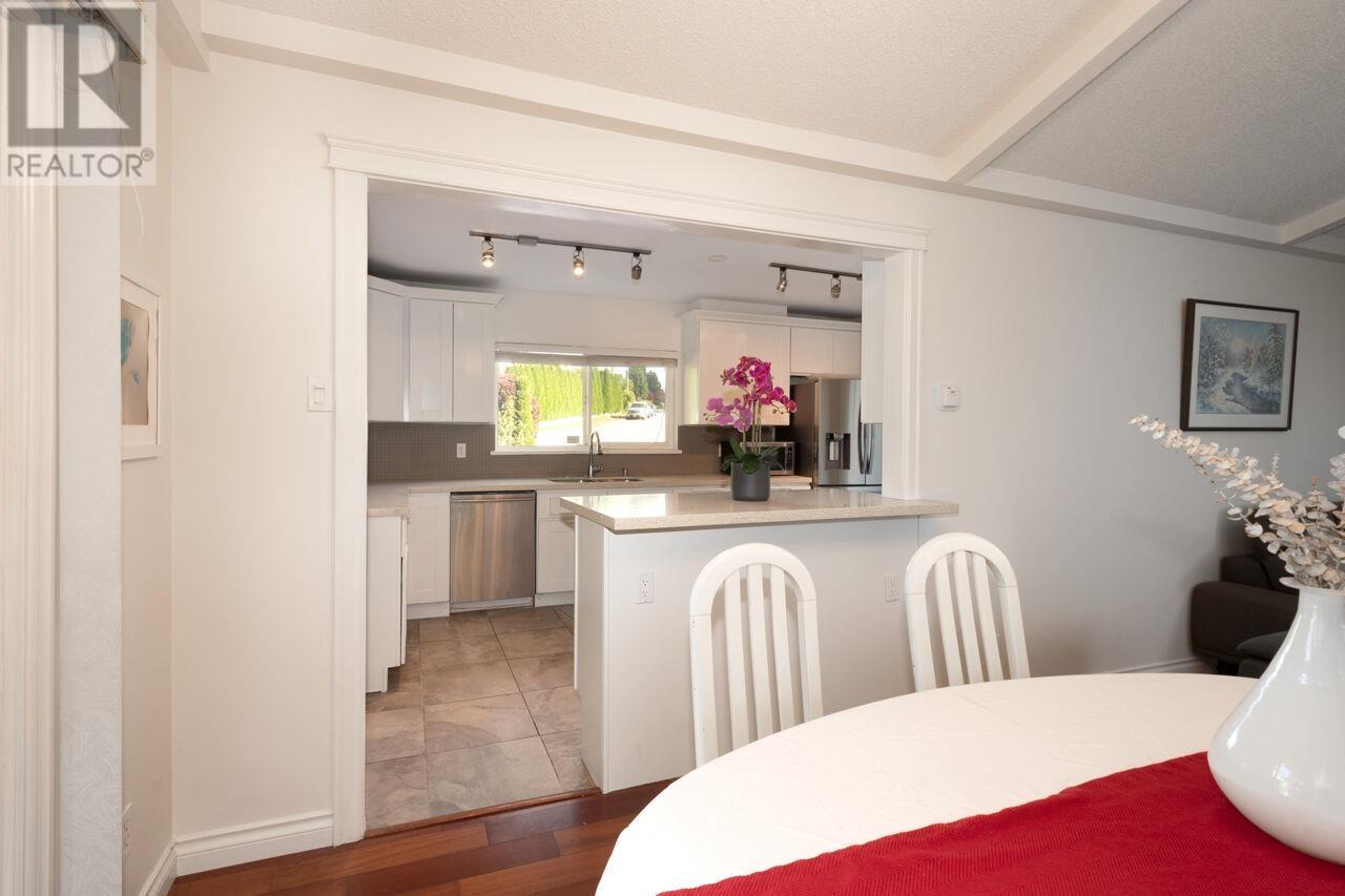 8240 Manson Drive, Burnaby, British Columbia  V5A 2C2 - Photo 7 - R2996891