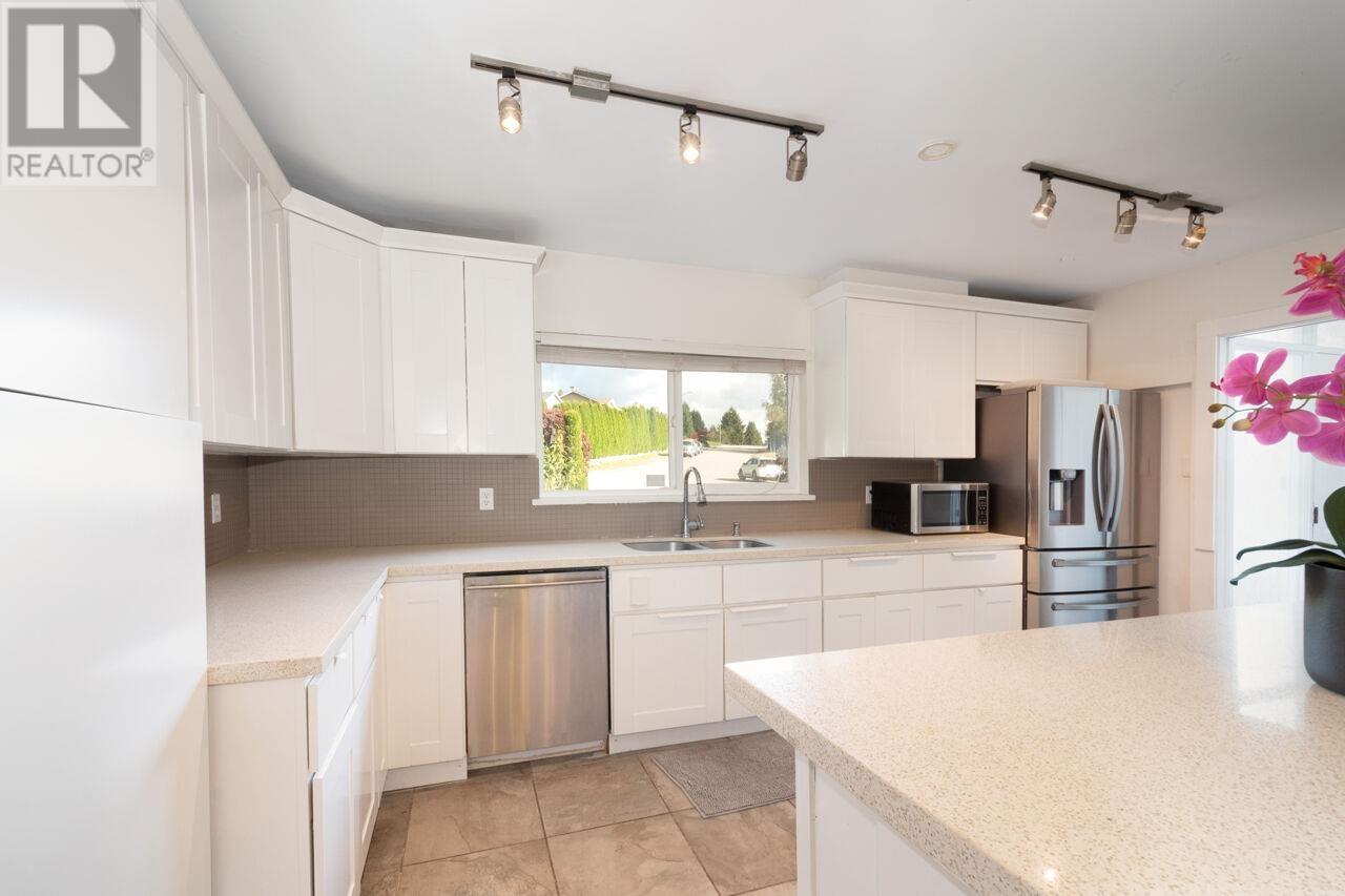 8240 Manson Drive, Burnaby, British Columbia  V5A 2C2 - Photo 8 - R2996891