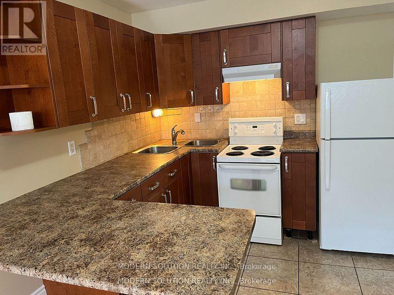 23 Tilden Crescent, Toronto, Ontario  M9P 1V6 - Photo 4 - W12116702