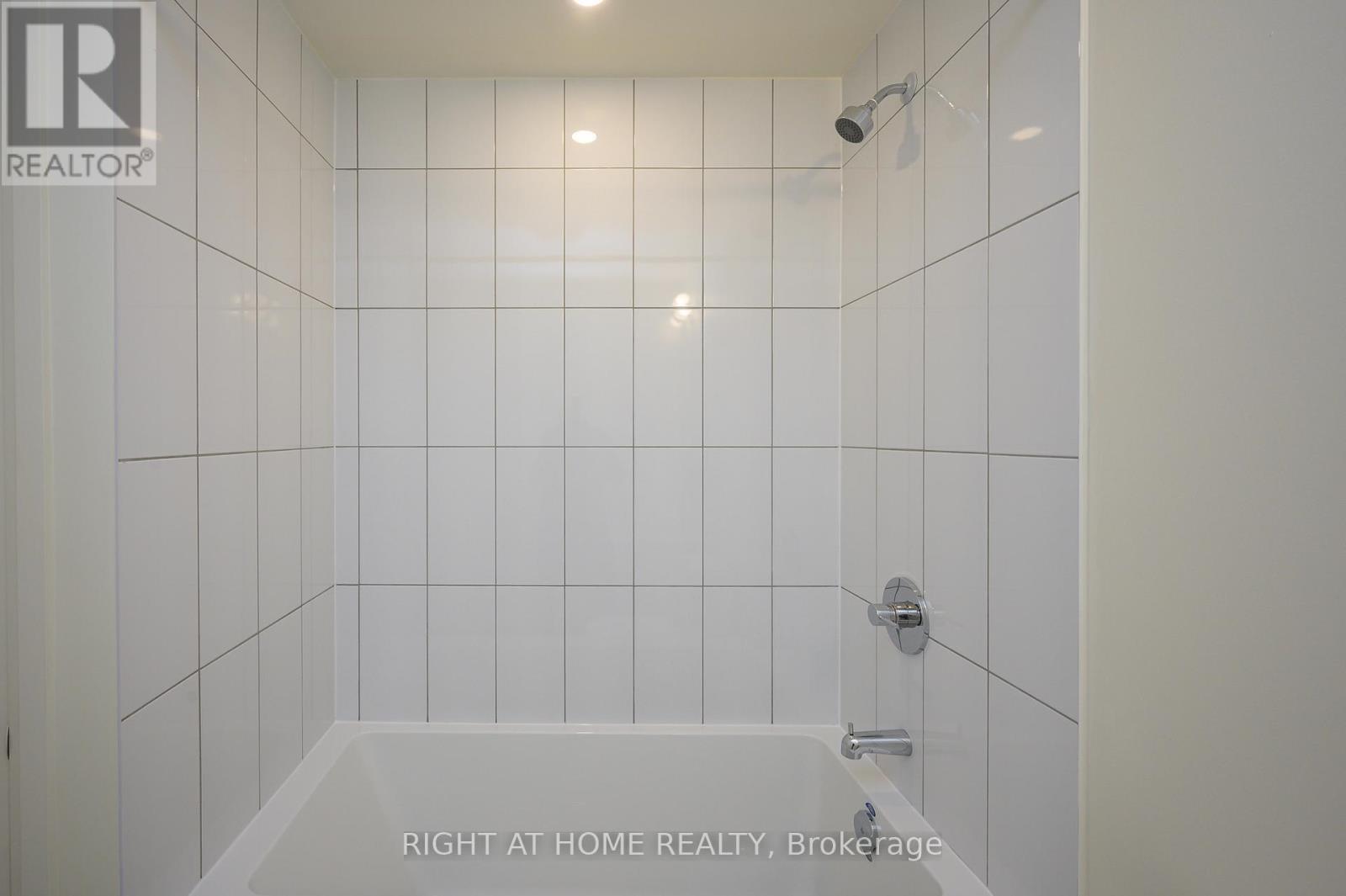 605 - 509 Dundas Street W, Oakville, Ontario  L6M 5P4 - Photo 11 - W12116725