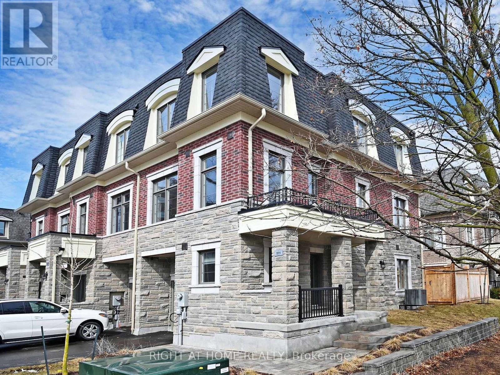 Property at 211 WYNDHAM STREET image 2